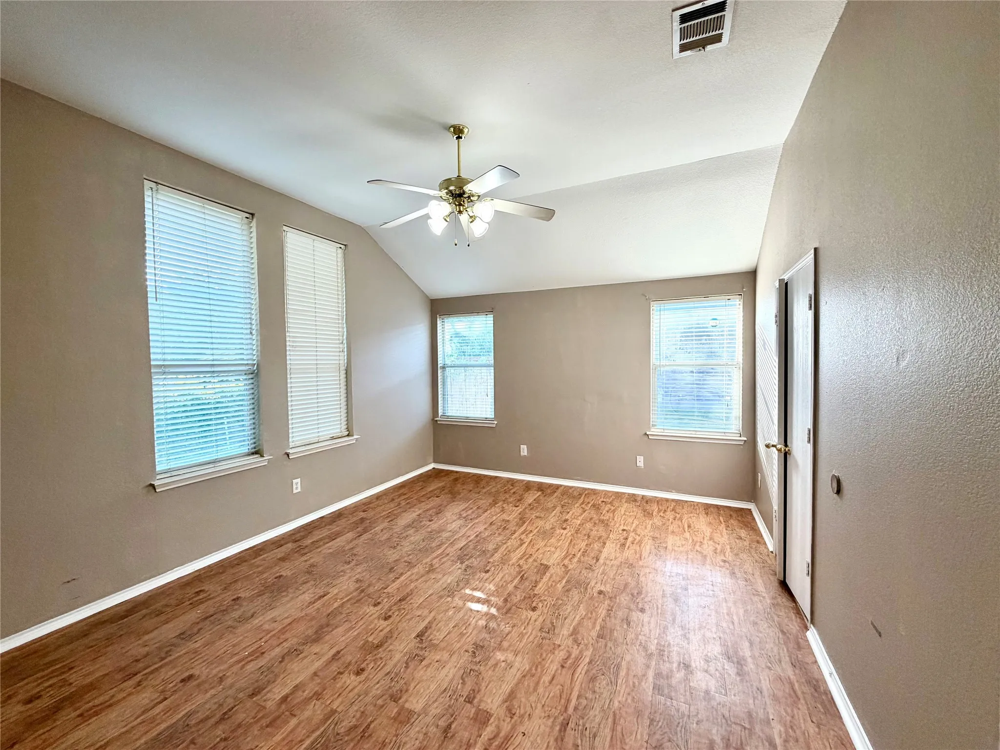 Single Family Residence For Rent in Collin County , 218 Canyon Lake Drive, Wylie, Texas 75098, 4 Bedroom, 2 Bathroom, 2 Garage spaces, 1,925 Sqft, built in 2003, mls#21365770, Real Estate Agent in Wylie, Homes For Rent in Collin county, Homes For Rent in Wylie, Realtor in Wylie Texas, Real Estate Brokerage Independent Realty Texas, Luminita Cordes Realtor