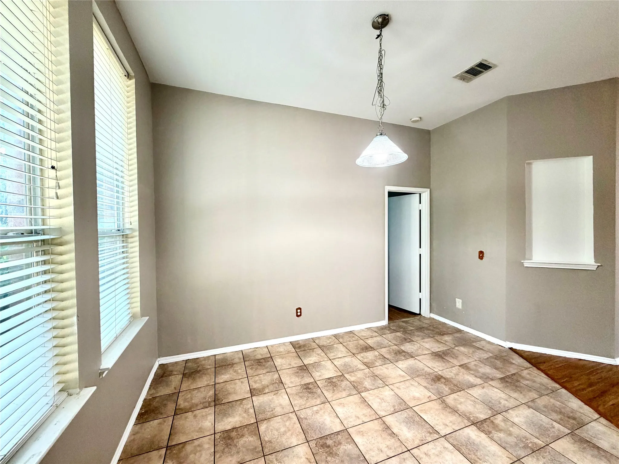 Single Family Residence For Rent in Collin County , 218 Canyon Lake Drive, Wylie, Texas 75098, 4 Bedroom, 2 Bathroom, 2 Garage spaces, 1,925 Sqft, built in 2003, mls#21365770, Real Estate Agent in Wylie, Homes For Rent in Collin county, Homes For Rent in Wylie, Realtor in Wylie Texas, Real Estate Brokerage Independent Realty Texas, Luminita Cordes Realtor