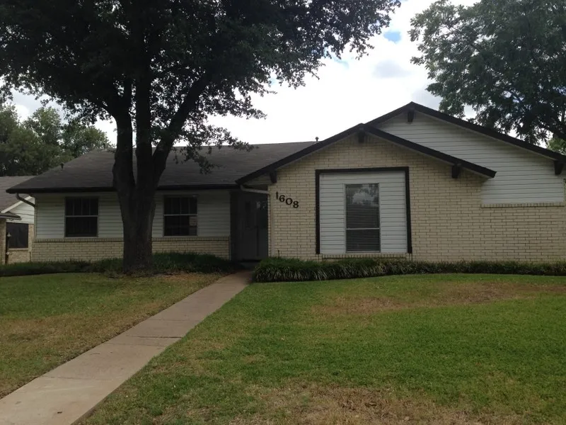 Single Family Residence For Sale in Denton County , 1608 Glenhill Lane, Lewisville, Texas 75077, 3 Bedroom, 2 Bathroom, 2 Garage spaces, 1,679 Sqft, built in 1973, mls#21304931, Real Estate Agent in Lewisville, Homes For Sale in Denton county, Homes For Sale in Lewisville, Realtor in Lewisville Texas, Real Estate Brokerage Independent Realty Texas, Luminita Cordes Realtor