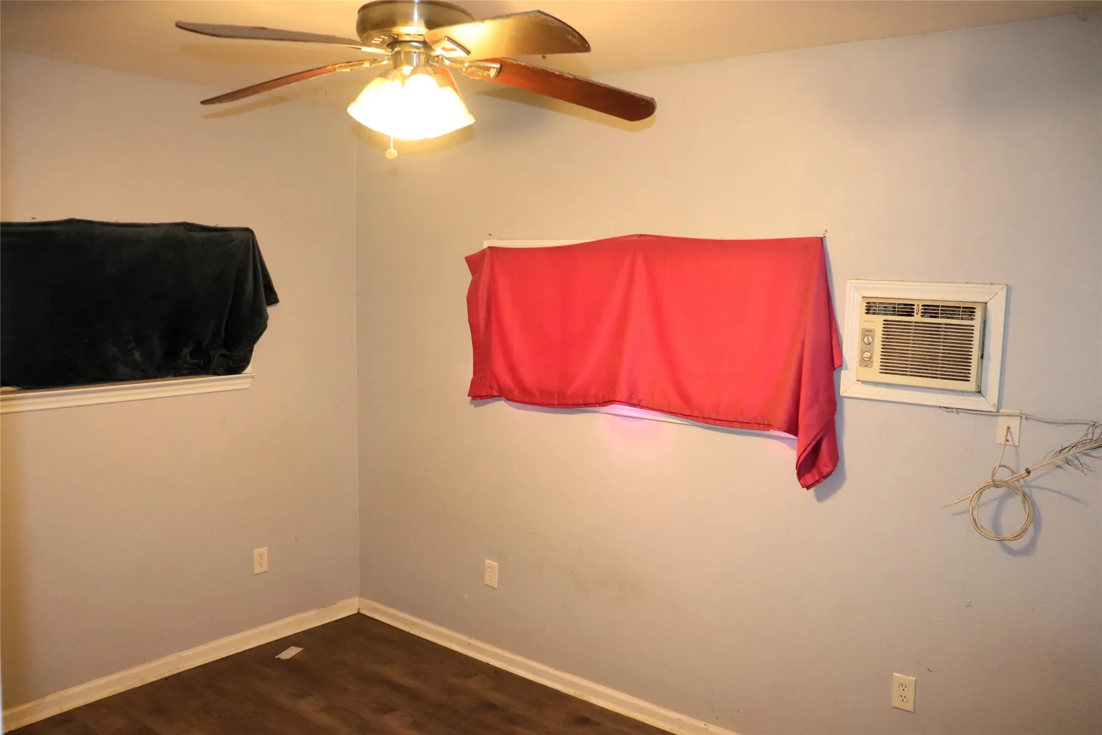 Single Family Residence For Sale in Hunt County , 4215 Gee Street, Greenville, Texas 75401, 3 Bedroom, 1 Bathroom, Garage spaces, 1,165 Sqft, built in 1960, Price $99,500, mls#21364282, Real Estate Agent in Greenville, Homes For Sale in Hunt county, Homes For Sale in Greenville, Realtor in Greenville Texas, Real Estate Brokerage Independent Realty Texas, Luminita Cordes Realtor