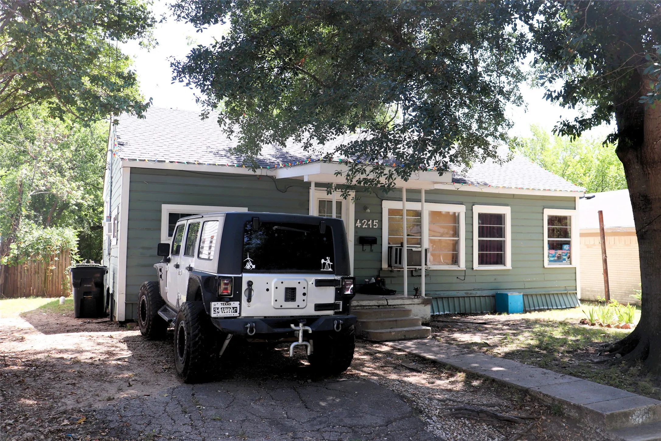 Single Family Residence For Sale in Hunt County , 4215 Gee Street, Greenville, Texas 75401, 3 Bedroom, 1 Bathroom, Garage spaces, 1,165 Sqft, built in 1960, Price $99,500, mls#21364282, Real Estate Agent in Greenville, Homes For Sale in Hunt county, Homes For Sale in Greenville, Realtor in Greenville Texas, Real Estate Brokerage Independent Realty Texas, Luminita Cordes Realtor