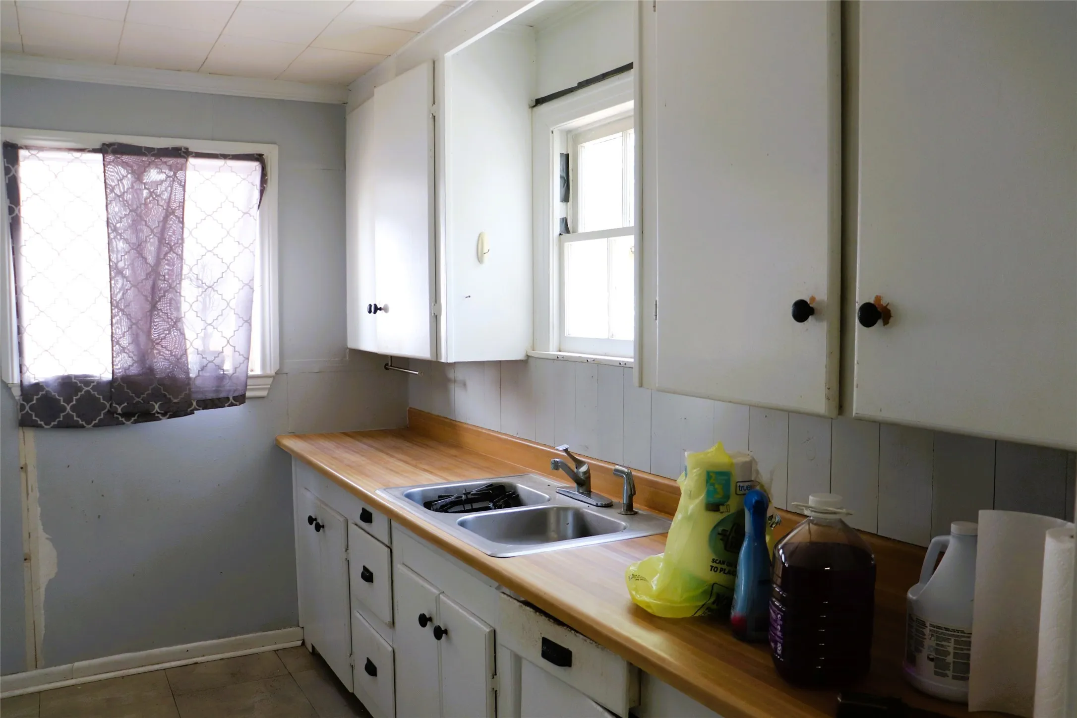 Single Family Residence For Sale in Hunt County , 4215 Gee Street, Greenville, Texas 75401, 3 Bedroom, 1 Bathroom, Garage spaces, 1,165 Sqft, built in 1960, Price $99,500, mls#21364282, Real Estate Agent in Greenville, Homes For Sale in Hunt county, Homes For Sale in Greenville, Realtor in Greenville Texas, Real Estate Brokerage Independent Realty Texas, Luminita Cordes Realtor