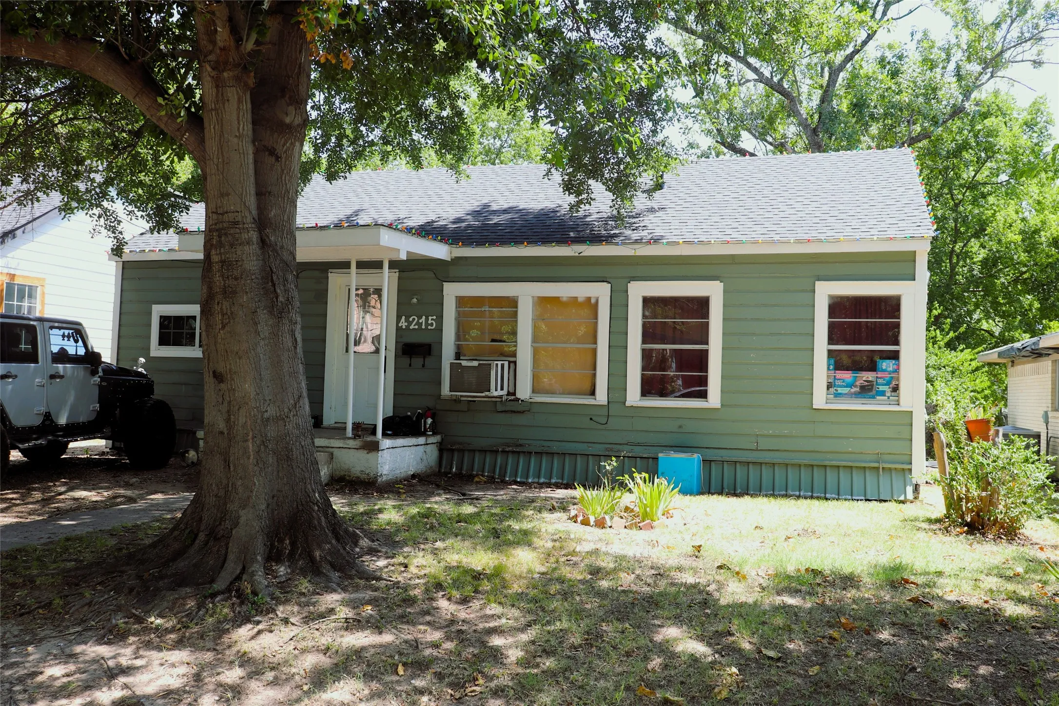 Single Family Residence For Sale in Hunt County , 4215 Gee Street, Greenville, Texas 75401, 3 Bedroom, 1 Bathroom, Garage spaces, 1,165 Sqft, built in 1960, Price $99,500, mls#21364282, Real Estate Agent in Greenville, Homes For Sale in Hunt county, Homes For Sale in Greenville, Realtor in Greenville Texas, Real Estate Brokerage Independent Realty Texas, Luminita Cordes Realtor