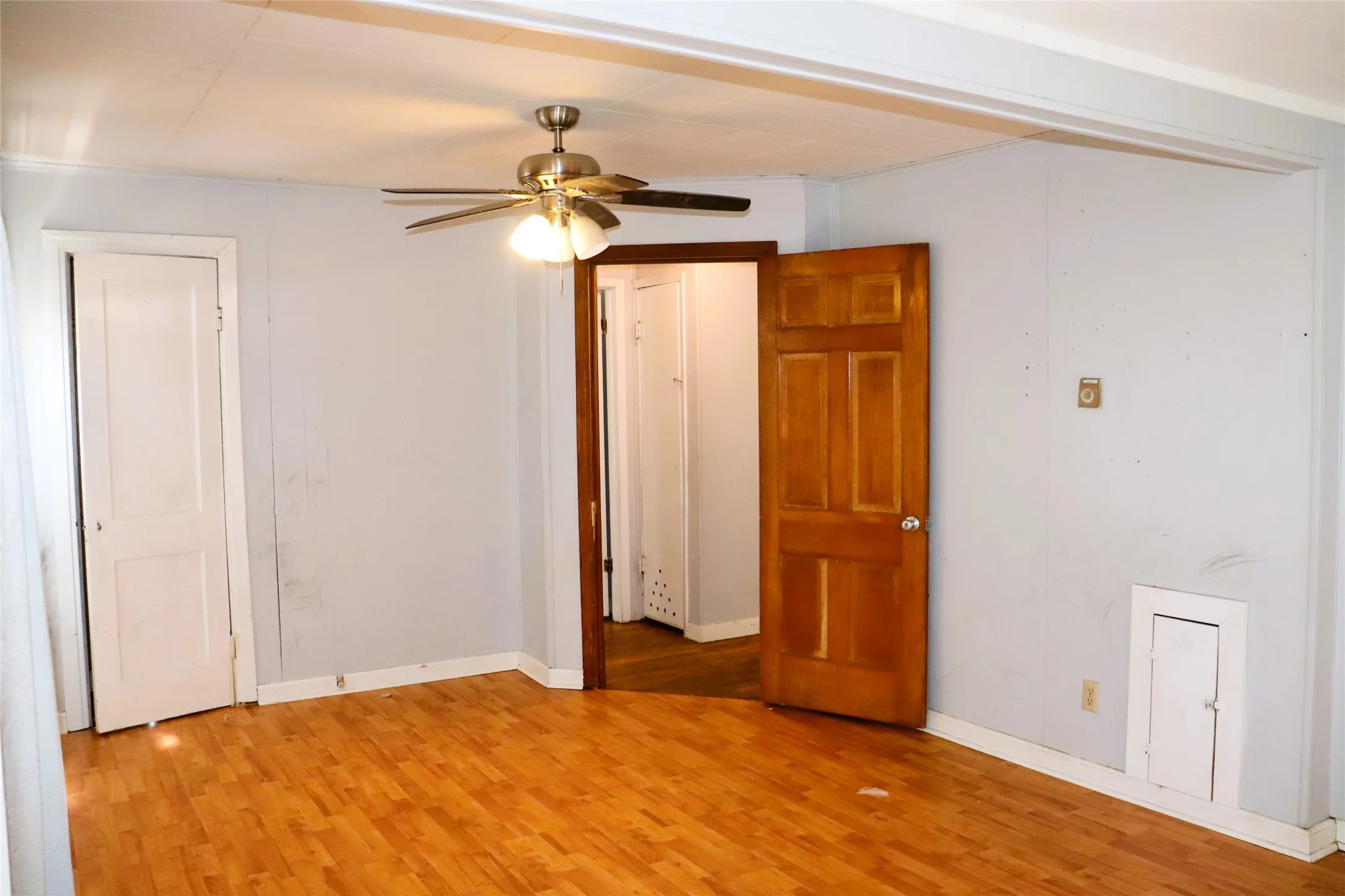 Single Family Residence For Sale in Hunt County , 4215 Gee Street, Greenville, Texas 75401, 3 Bedroom, 1 Bathroom, Garage spaces, 1,165 Sqft, built in 1960, Price $99,500, mls#21364282, Real Estate Agent in Greenville, Homes For Sale in Hunt county, Homes For Sale in Greenville, Realtor in Greenville Texas, Real Estate Brokerage Independent Realty Texas, Luminita Cordes Realtor