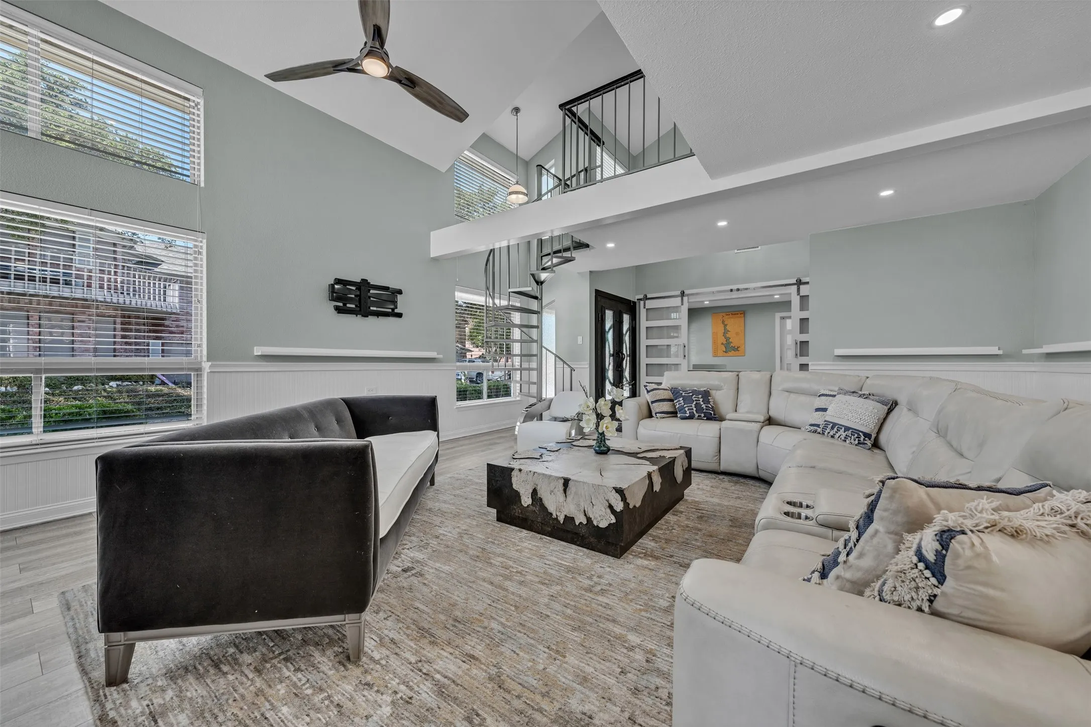 Beamed, Vaulted ceiling and fan