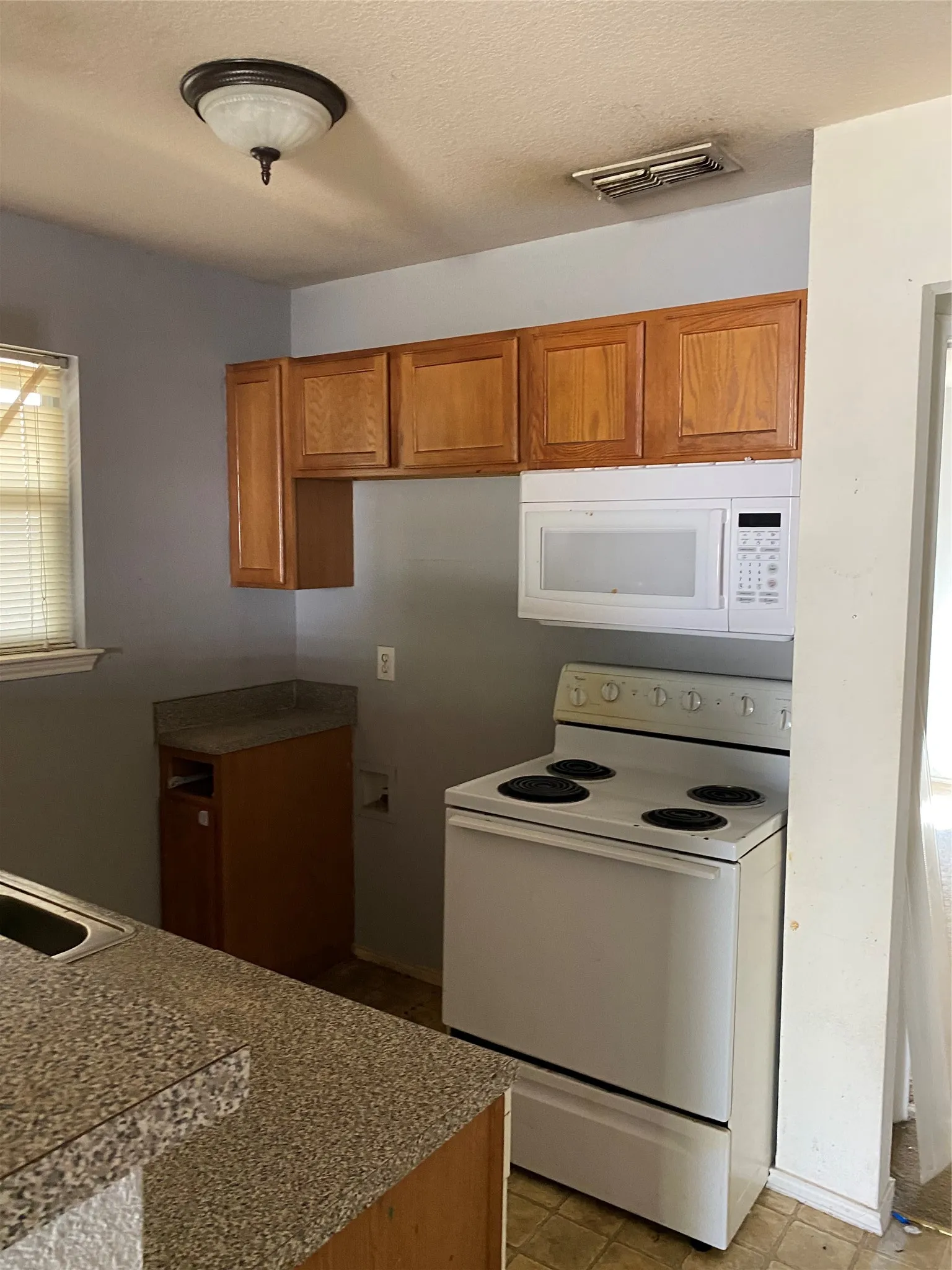 Single Family Residence For Sale in Tarrant County , 1248 Village Garden Drive, Azle, Texas 76020, 4 Bedroom, 2 Bathroom, 1 Garage spaces, 1,246 Sqft, built in 2005, mls#21366174, Real Estate Agent in Azle, Homes For Sale in Tarrant county, Homes For Sale in Azle, Realtor in Azle Texas, Real Estate Brokerage Independent Realty Texas, Luminita Cordes Realtor