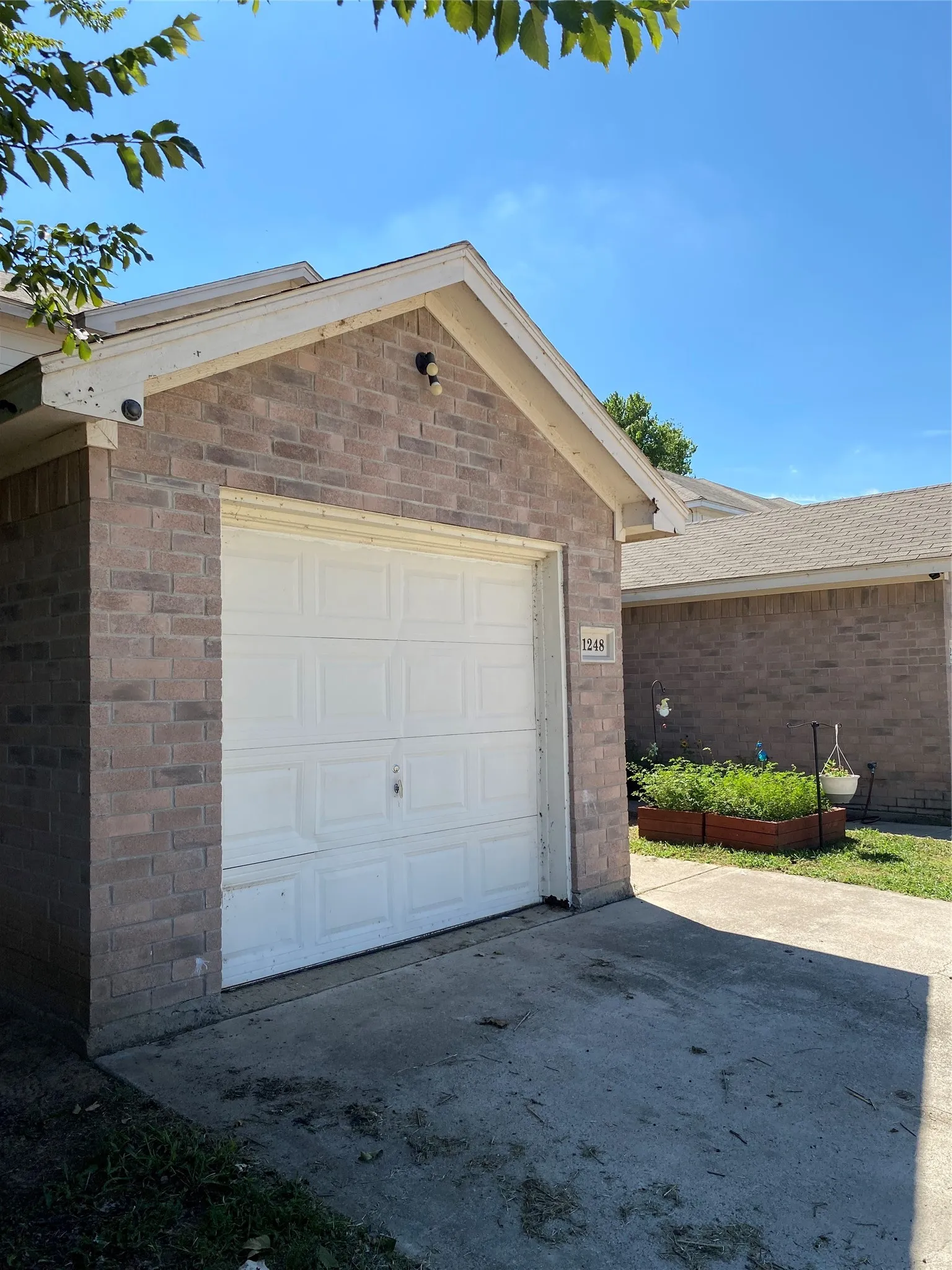 Single Family Residence For Sale in Tarrant County , 1248 Village Garden Drive, Azle, Texas 76020, 4 Bedroom, 2 Bathroom, 1 Garage spaces, 1,246 Sqft, built in 2005, mls#21366174, Real Estate Agent in Azle, Homes For Sale in Tarrant county, Homes For Sale in Azle, Realtor in Azle Texas, Real Estate Brokerage Independent Realty Texas, Luminita Cordes Realtor