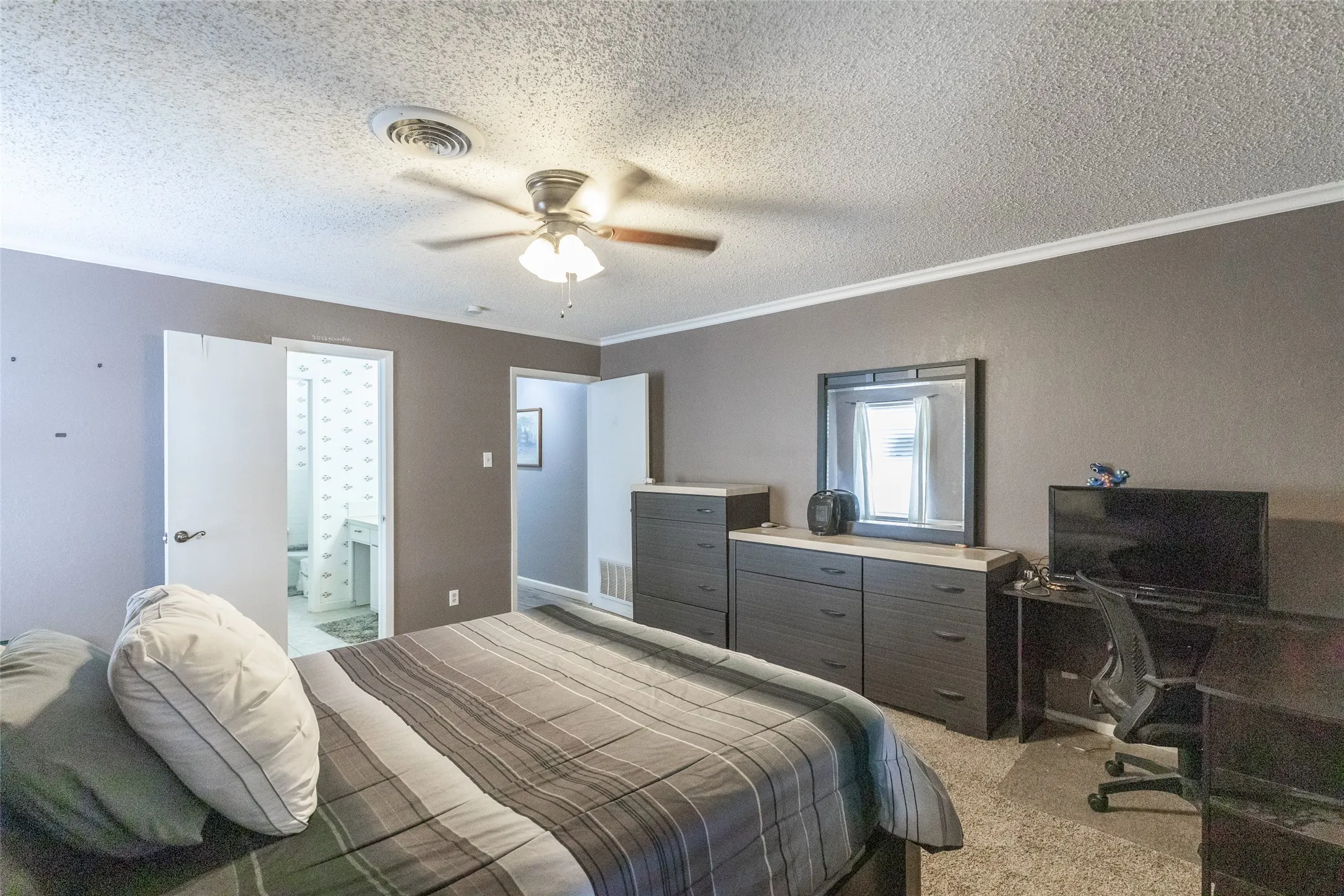 Single Family Residence For Sale in Callahan County , 3433 I-20 W, Baird, Texas 79504, 3 Bedroom, 4 Bathroom, 2 Garage spaces, 2,994 Sqft, built in 1976, mls#21315275, Real Estate Agent in Baird, Homes For Sale in Callahan county, Homes For Sale in Baird, Realtor in Baird Texas, Real Estate Brokerage Independent Realty Texas, Luminita Cordes Realtor
