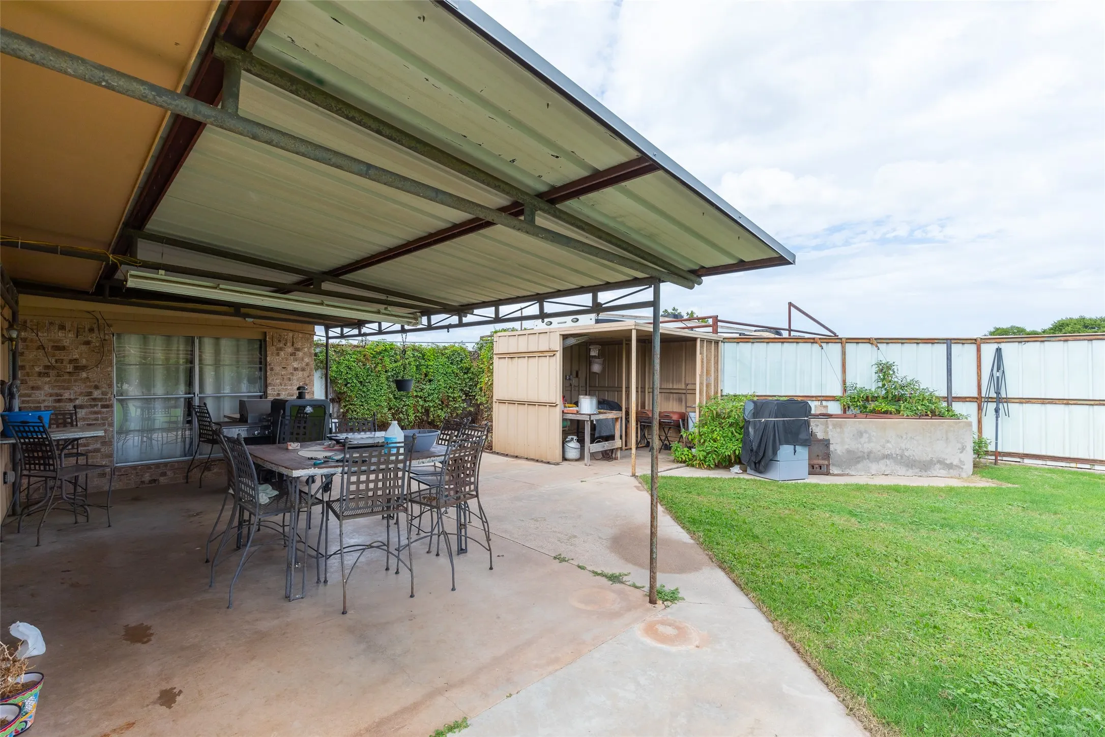 Single Family Residence For Sale in Callahan County , 3433 I-20 W, Baird, Texas 79504, 3 Bedroom, 4 Bathroom, 2 Garage spaces, 2,994 Sqft, built in 1976, mls#21315275, Real Estate Agent in Baird, Homes For Sale in Callahan county, Homes For Sale in Baird, Realtor in Baird Texas, Real Estate Brokerage Independent Realty Texas, Luminita Cordes Realtor