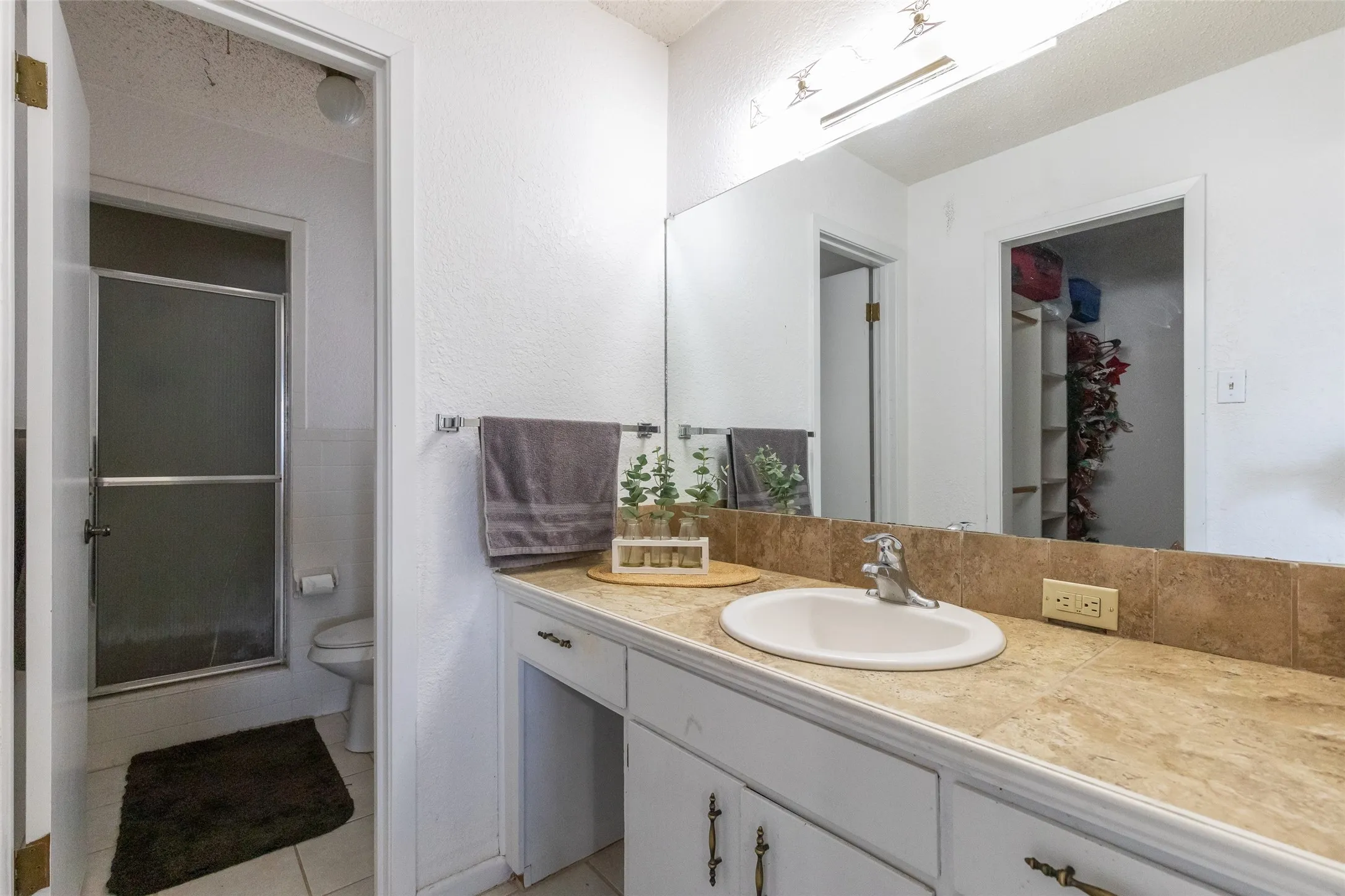 Single Family Residence For Sale in Callahan County , 3433 I-20 W, Baird, Texas 79504, 3 Bedroom, 4 Bathroom, 2 Garage spaces, 2,994 Sqft, built in 1976, mls#21315275, Real Estate Agent in Baird, Homes For Sale in Callahan county, Homes For Sale in Baird, Realtor in Baird Texas, Real Estate Brokerage Independent Realty Texas, Luminita Cordes Realtor