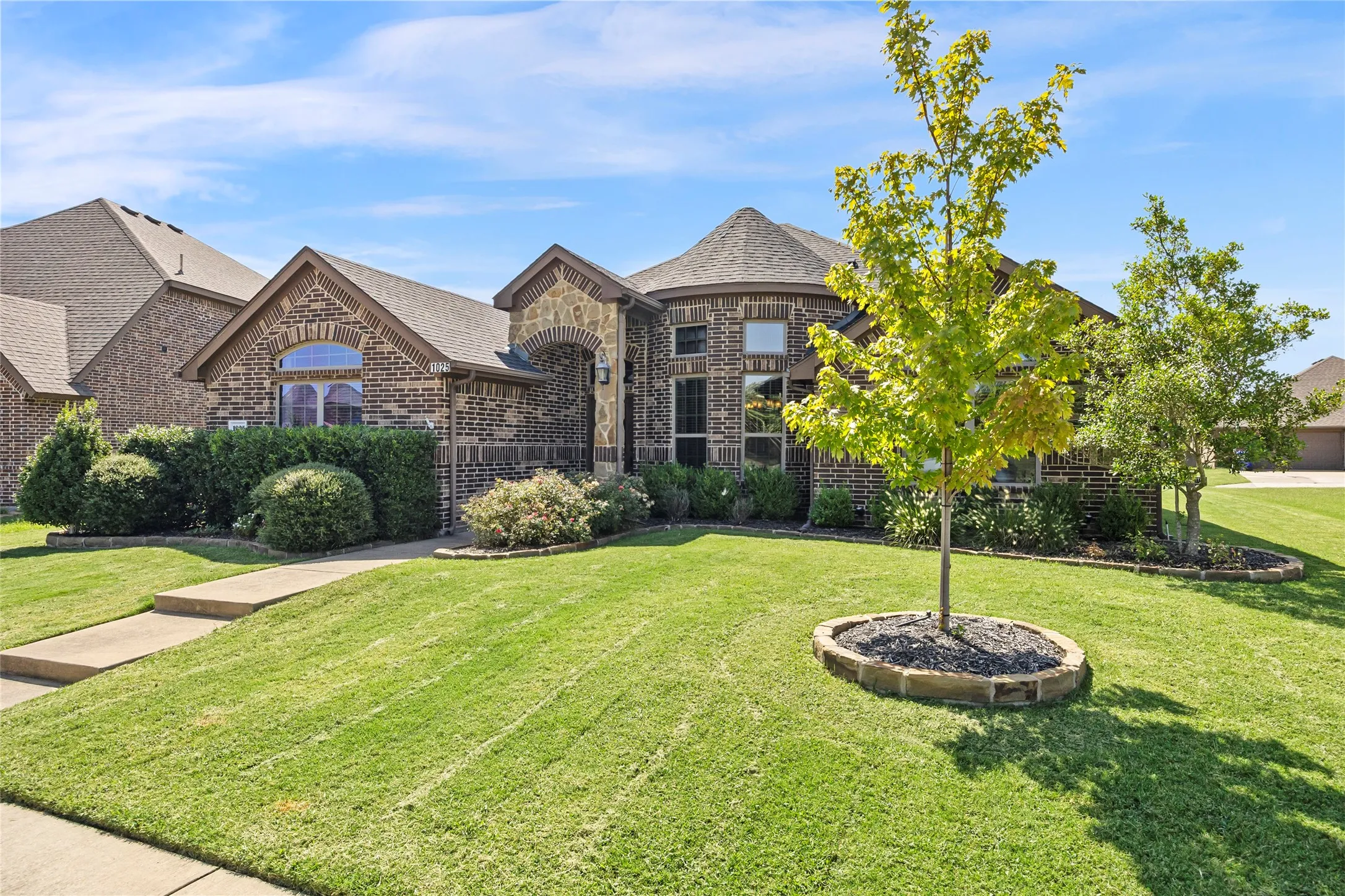Single Family Residence For Sale in Collin County , 1025 Lincoln Drive, Royse City, Texas 75189, 3 Bedroom, 2 Bathroom, 2 Garage spaces, 1,833 Sqft, built in 2014, mls#21364220, Real Estate Agent in Royse City, Homes For Sale in Collin county, Homes For Sale in Royse City, Realtor in Royse City Texas, Real Estate Brokerage Independent Realty Texas, Luminita Cordes Realtor