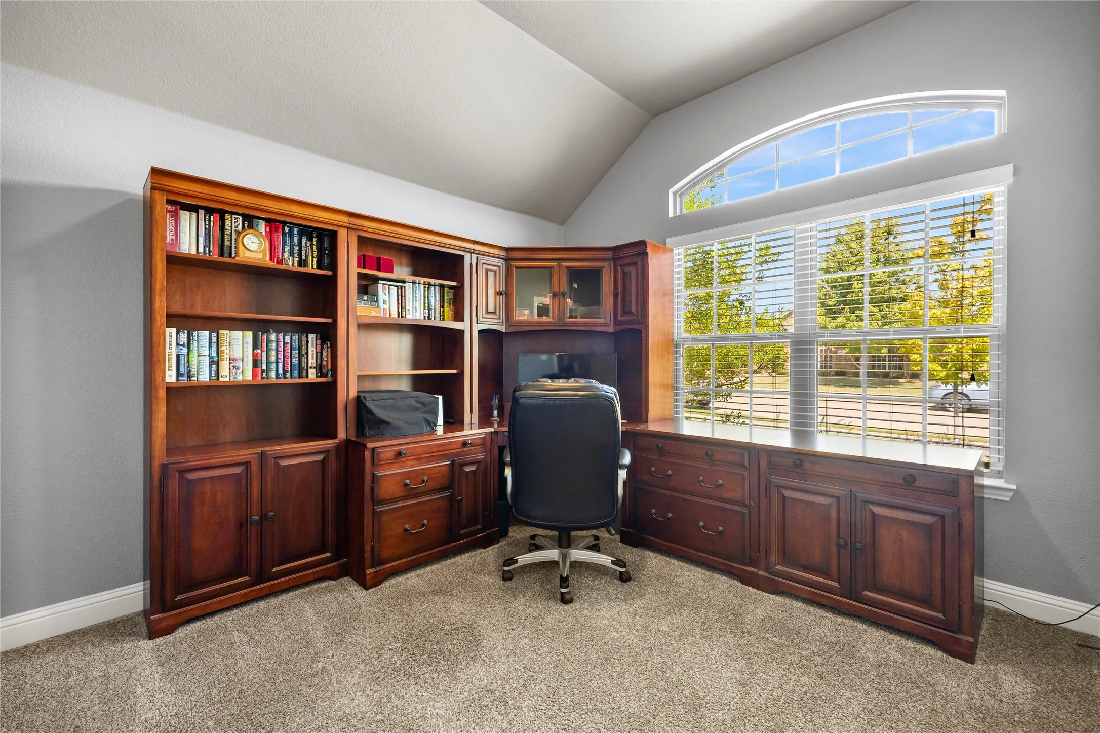 Single Family Residence For Sale in Collin County , 1025 Lincoln Drive, Royse City, Texas 75189, 3 Bedroom, 2 Bathroom, 2 Garage spaces, 1,833 Sqft, built in 2014, mls#21364220, Real Estate Agent in Royse City, Homes For Sale in Collin county, Homes For Sale in Royse City, Realtor in Royse City Texas, Real Estate Brokerage Independent Realty Texas, Luminita Cordes Realtor