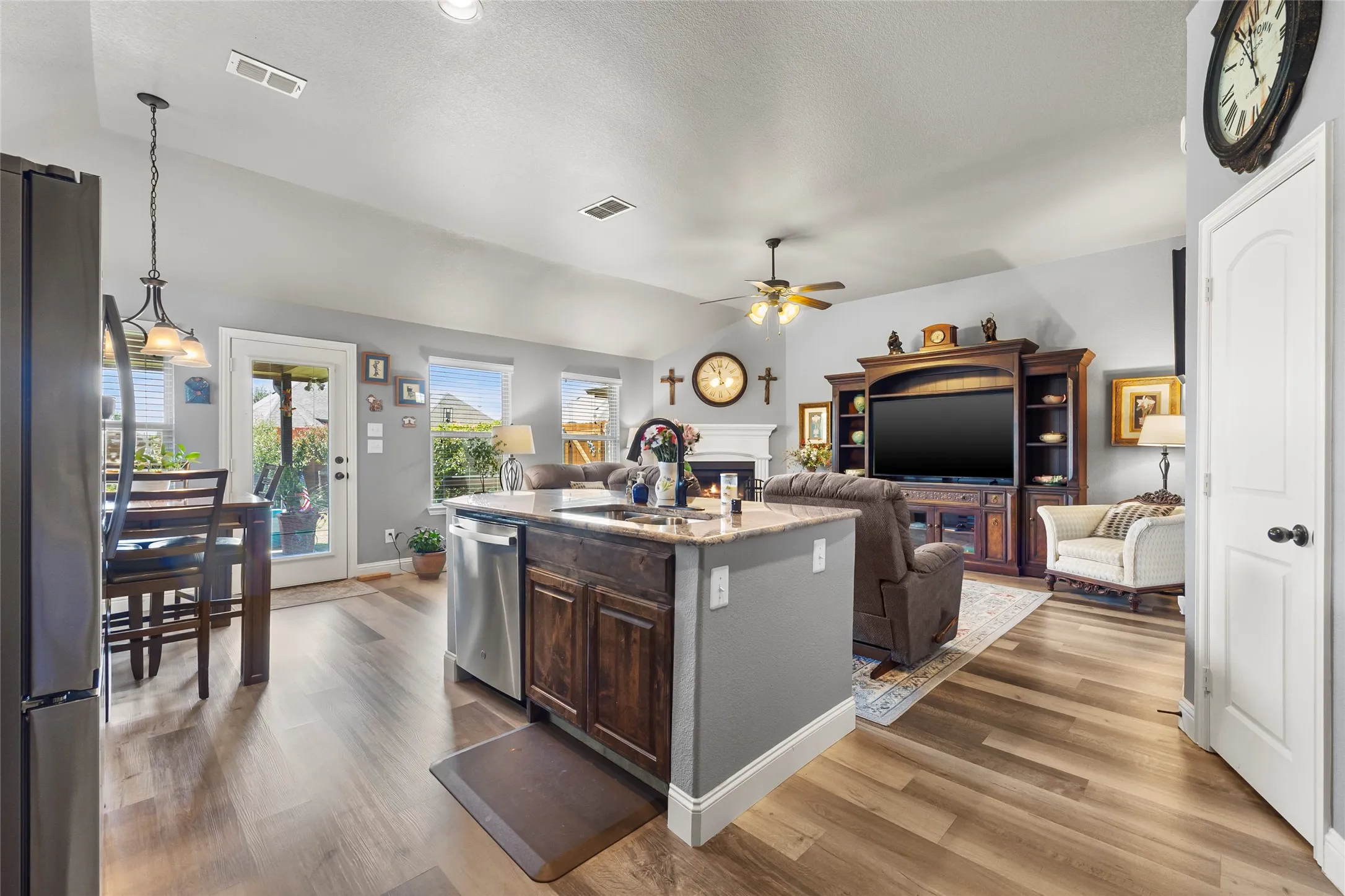 Single Family Residence For Sale in Collin County , 1025 Lincoln Drive, Royse City, Texas 75189, 3 Bedroom, 2 Bathroom, 2 Garage spaces, 1,833 Sqft, built in 2014, mls#21364220, Real Estate Agent in Royse City, Homes For Sale in Collin county, Homes For Sale in Royse City, Realtor in Royse City Texas, Real Estate Brokerage Independent Realty Texas, Luminita Cordes Realtor