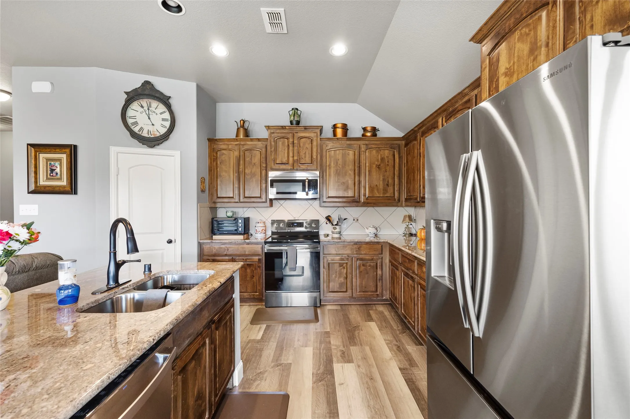 Single Family Residence For Sale in Collin County , 1025 Lincoln Drive, Royse City, Texas 75189, 3 Bedroom, 2 Bathroom, 2 Garage spaces, 1,833 Sqft, built in 2014, mls#21364220, Real Estate Agent in Royse City, Homes For Sale in Collin county, Homes For Sale in Royse City, Realtor in Royse City Texas, Real Estate Brokerage Independent Realty Texas, Luminita Cordes Realtor
