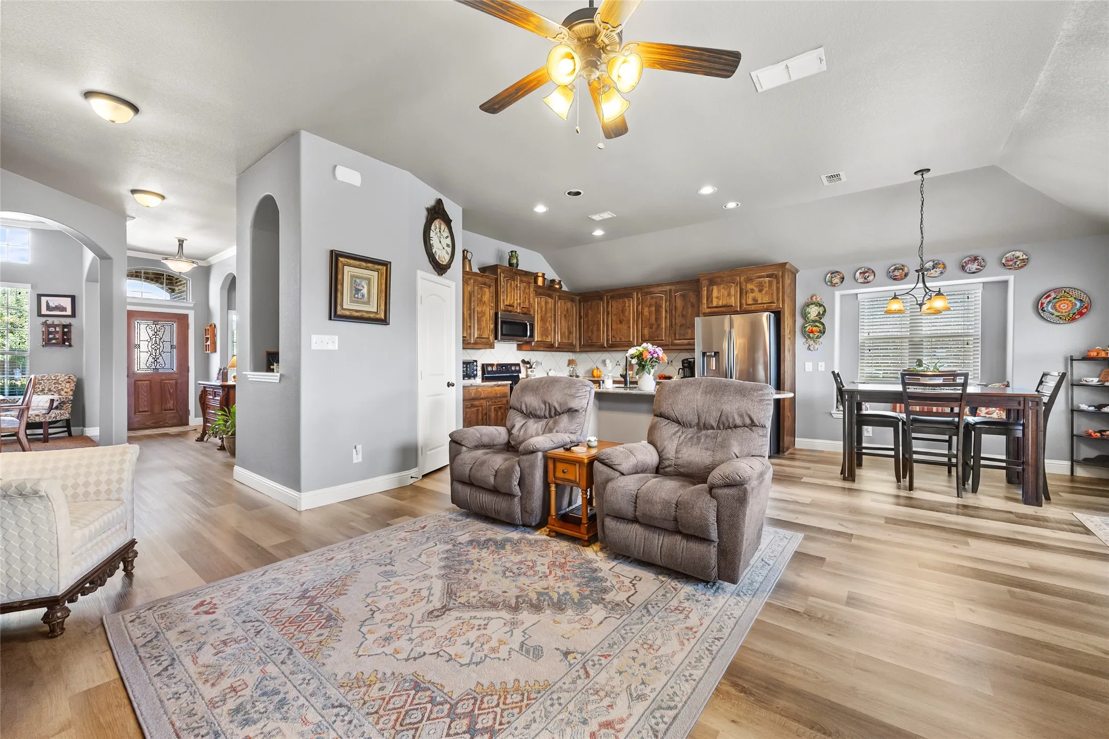 Single Family Residence For Sale in Collin County , 1025 Lincoln Drive, Royse City, Texas 75189, 3 Bedroom, 2 Bathroom, 2 Garage spaces, 1,833 Sqft, built in 2014, mls#21364220, Real Estate Agent in Royse City, Homes For Sale in Collin county, Homes For Sale in Royse City, Realtor in Royse City Texas, Real Estate Brokerage Independent Realty Texas, Luminita Cordes Realtor