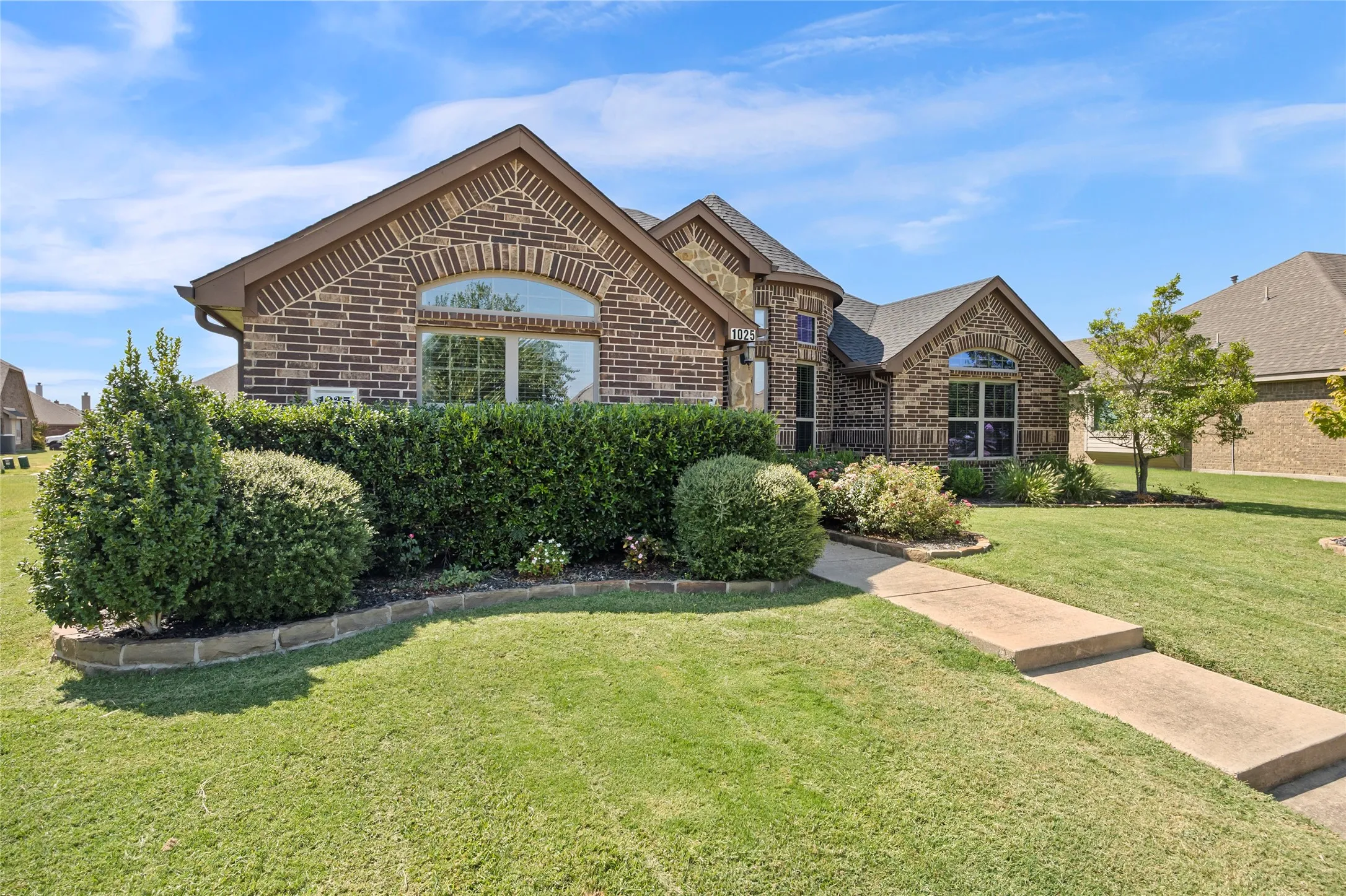Single Family Residence For Sale in Collin County , 1025 Lincoln Drive, Royse City, Texas 75189, 3 Bedroom, 2 Bathroom, 2 Garage spaces, 1,833 Sqft, built in 2014, mls#21364220, Real Estate Agent in Royse City, Homes For Sale in Collin county, Homes For Sale in Royse City, Realtor in Royse City Texas, Real Estate Brokerage Independent Realty Texas, Luminita Cordes Realtor