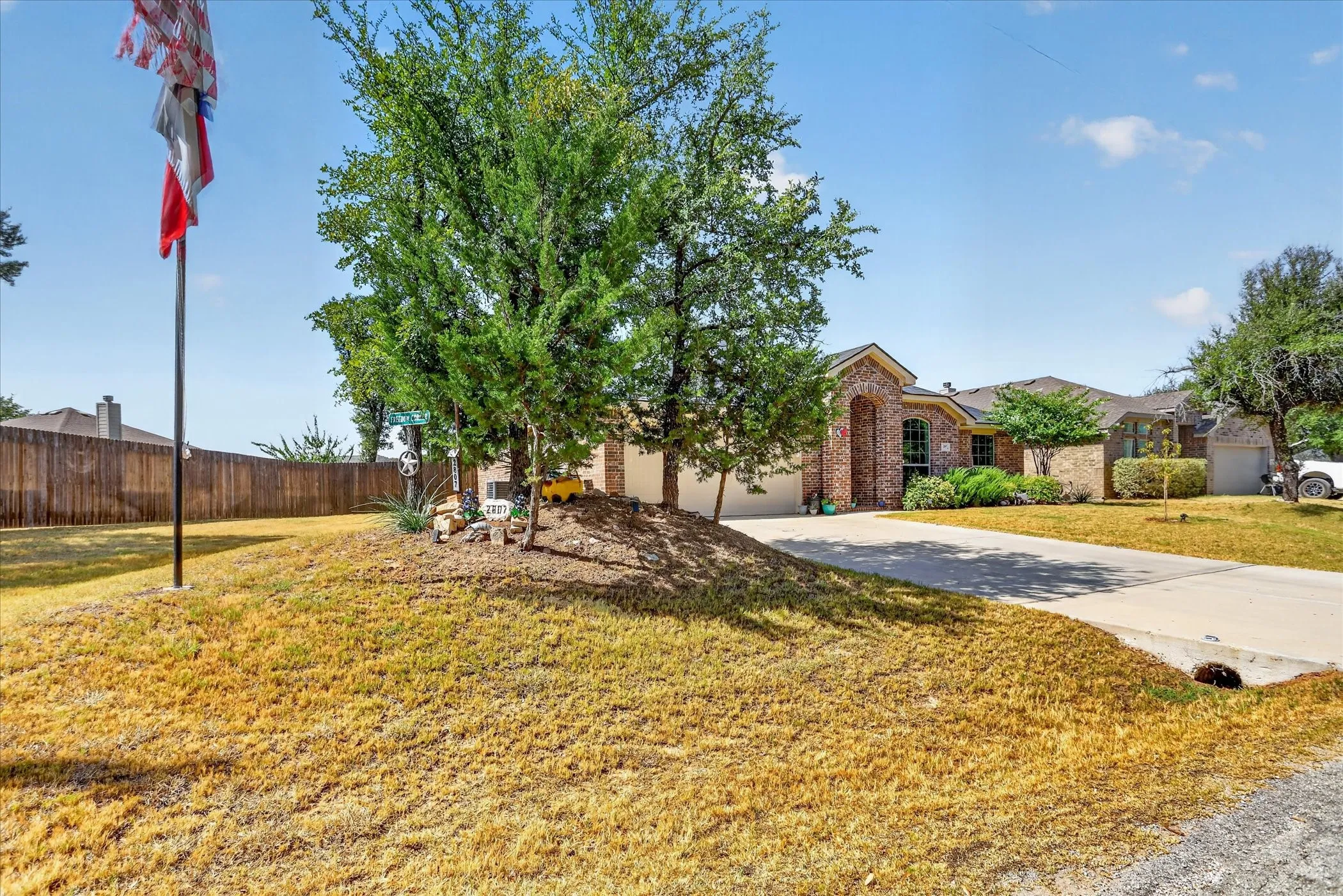 Single Family Residence For Sale in Hood County , 2807 River Ridge Court, Granbury, Texas 76048, 4 Bedroom, 2 Bathroom, 2 Garage spaces, 2,029 Sqft, built in 2021, mls#21349981, Real Estate Agent in Granbury, Homes For Sale in Hood county, Homes For Sale in Granbury, Realtor in Granbury Texas, Real Estate Brokerage Independent Realty Texas, Luminita Cordes Realtor