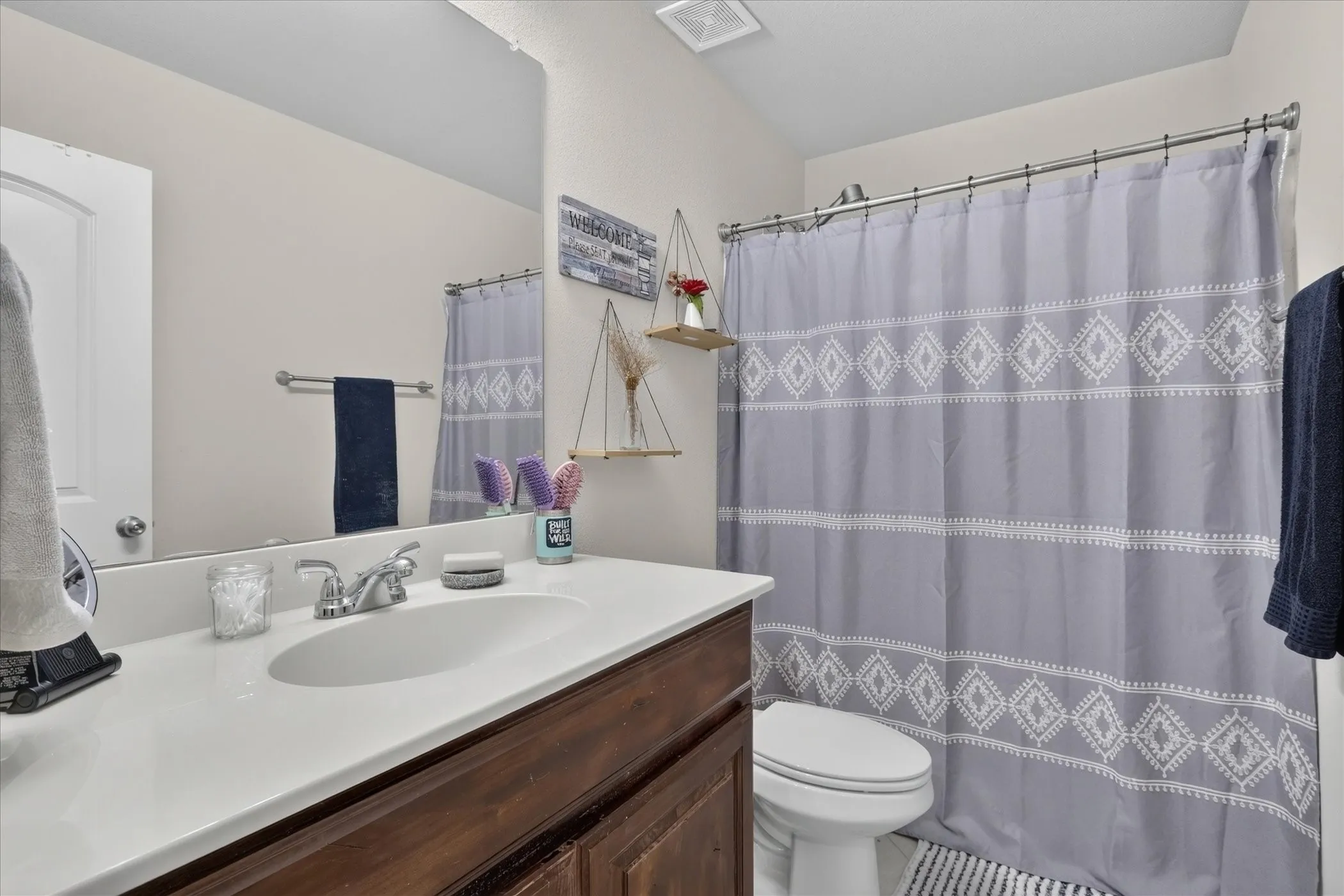 Single Family Residence For Sale in Hood County , 2807 River Ridge Court, Granbury, Texas 76048, 4 Bedroom, 2 Bathroom, 2 Garage spaces, 2,029 Sqft, built in 2021, mls#21349981, Real Estate Agent in Granbury, Homes For Sale in Hood county, Homes For Sale in Granbury, Realtor in Granbury Texas, Real Estate Brokerage Independent Realty Texas, Luminita Cordes Realtor