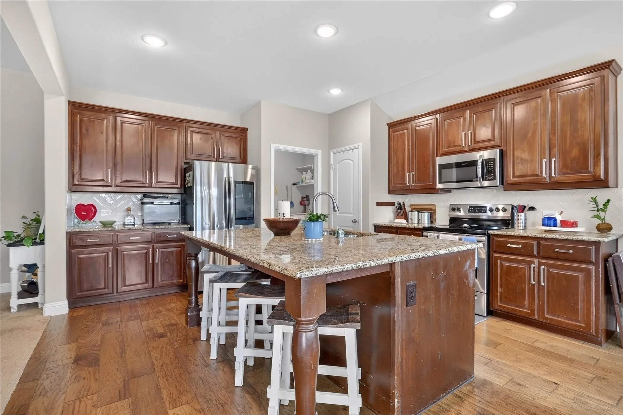 Single Family Residence For Sale in Hood County , 2807 River Ridge Court, Granbury, Texas 76048, 4 Bedroom, 2 Bathroom, 2 Garage spaces, 2,029 Sqft, built in 2021, mls#21349981, Real Estate Agent in Granbury, Homes For Sale in Hood county, Homes For Sale in Granbury, Realtor in Granbury Texas, Real Estate Brokerage Independent Realty Texas, Luminita Cordes Realtor