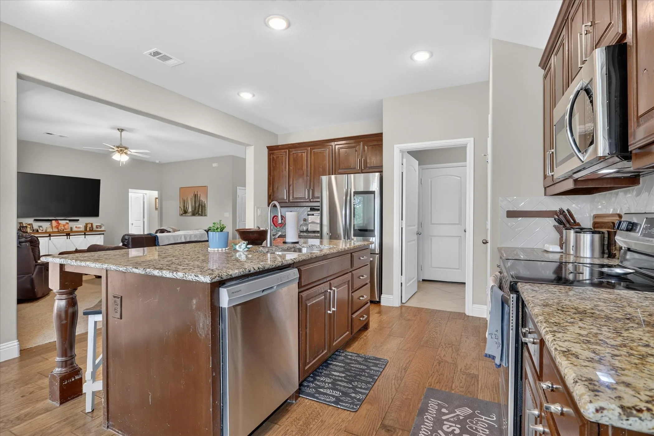 Single Family Residence For Sale in Hood County , 2807 River Ridge Court, Granbury, Texas 76048, 4 Bedroom, 2 Bathroom, 2 Garage spaces, 2,029 Sqft, built in 2021, mls#21349981, Real Estate Agent in Granbury, Homes For Sale in Hood county, Homes For Sale in Granbury, Realtor in Granbury Texas, Real Estate Brokerage Independent Realty Texas, Luminita Cordes Realtor