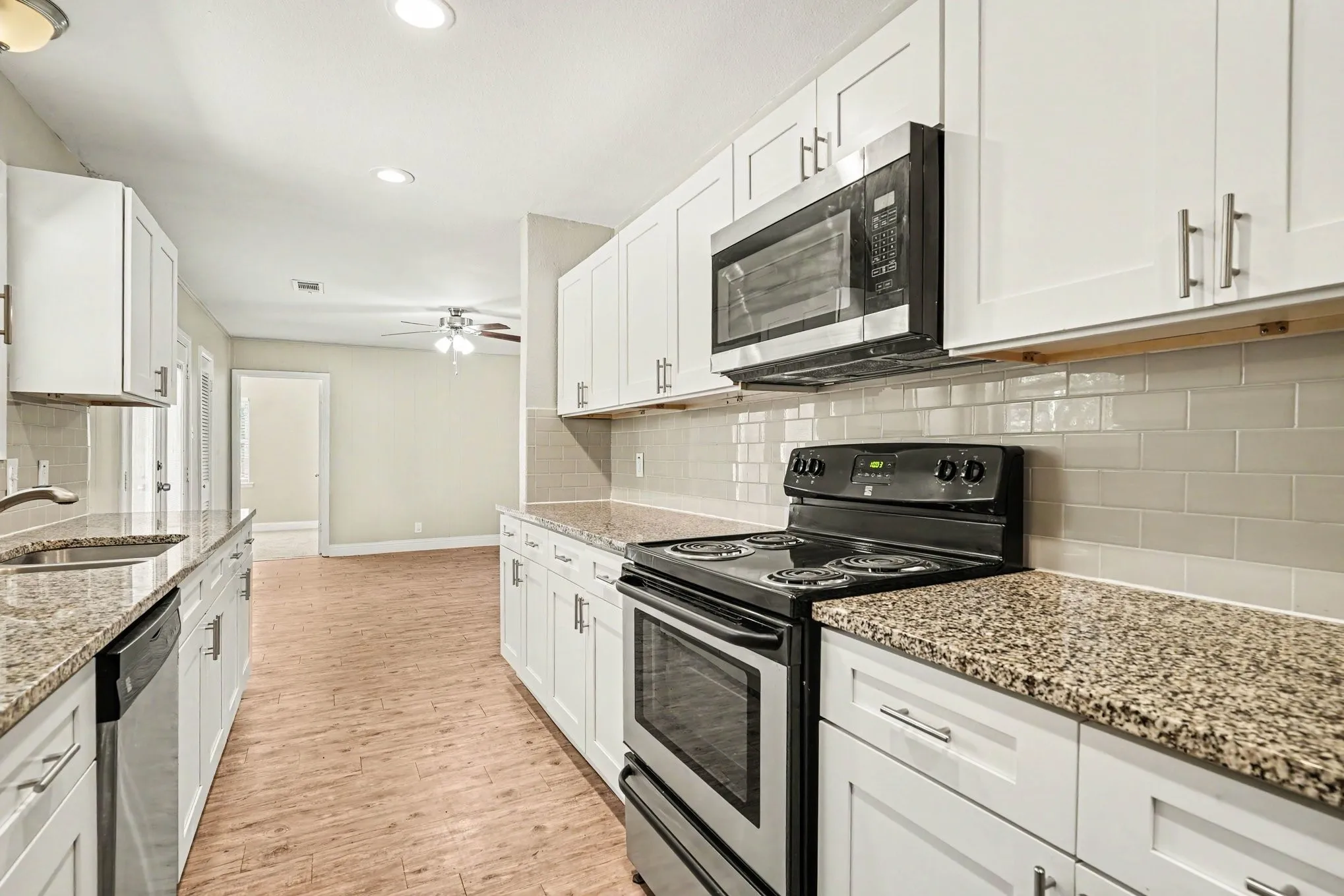 Single Family Residence For Sale in Tarrant County , 6705 Yosemite Drive, Fort Worth, Texas 76112, 3 Bedroom, 2 Bathroom, 2 Garage spaces, 1,350 Sqft, built in 1959, mls#21363670, Real Estate Agent in Fort Worth, Homes For Sale in Tarrant county, Homes For Sale in Fort Worth, Realtor in Fort Worth Texas, Real Estate Brokerage Independent Realty Texas, Luminita Cordes Realtor