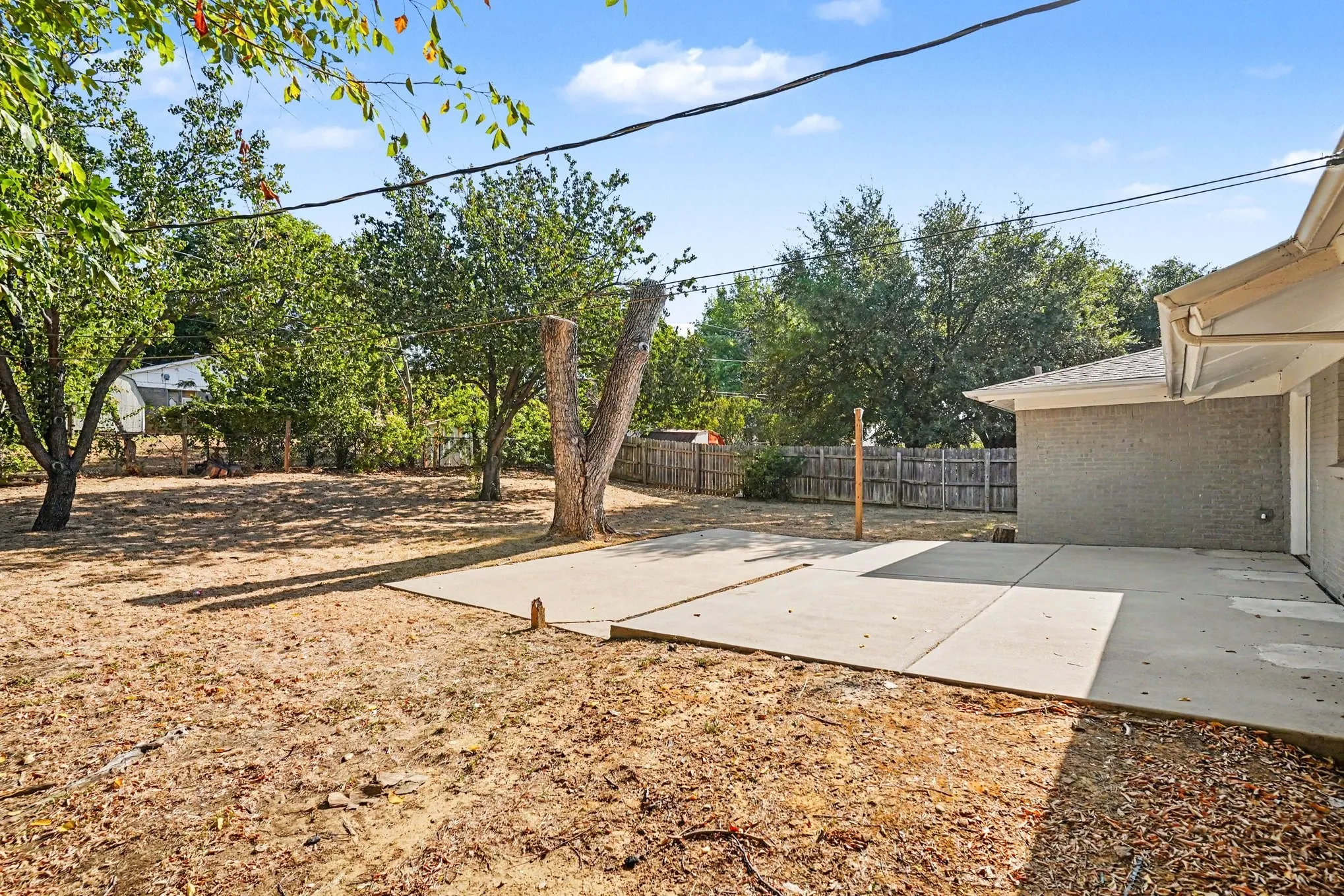 Single Family Residence For Sale in Tarrant County , 6705 Yosemite Drive, Fort Worth, Texas 76112, 3 Bedroom, 2 Bathroom, 2 Garage spaces, 1,350 Sqft, built in 1959, mls#21363670, Real Estate Agent in Fort Worth, Homes For Sale in Tarrant county, Homes For Sale in Fort Worth, Realtor in Fort Worth Texas, Real Estate Brokerage Independent Realty Texas, Luminita Cordes Realtor