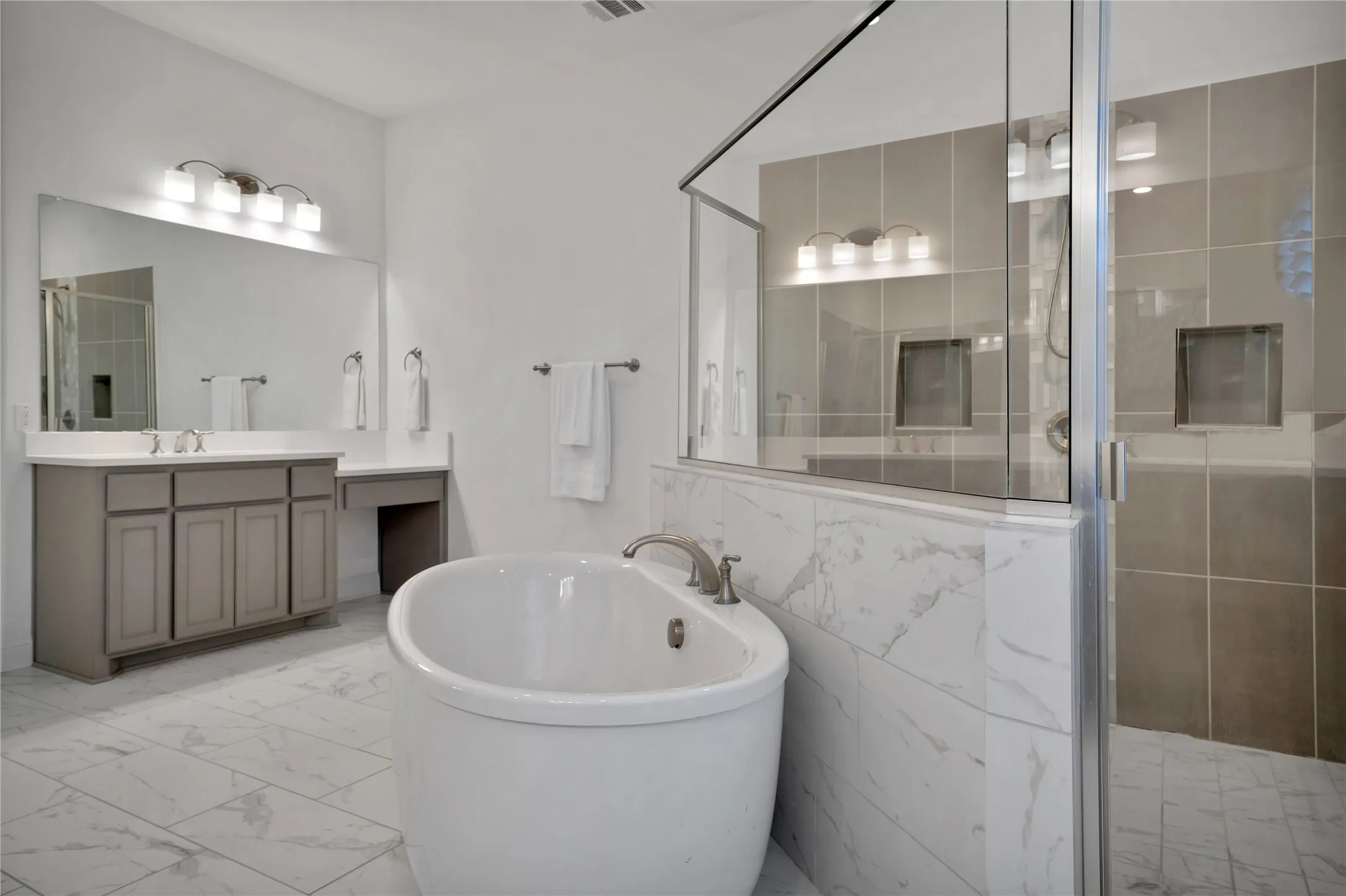 Single Family Residence For Rent in Collin County , 13452 Spokane Way, Frisco, Texas 75035, 5 Bedroom, 6 Bathroom, 4 Garage spaces, 5,471 Sqft, built in 2019, mls#21363420, Real Estate Agent in Frisco, Homes For Rent in Collin county, Homes For Rent in Frisco, Realtor in Frisco Texas, Real Estate Brokerage Independent Realty Texas, Luminita Cordes Realtor