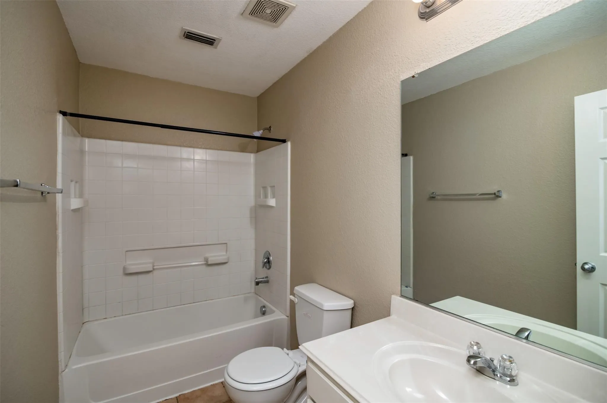 Single Family Residence For Rent in Tarrant County , 5140 Meandering Creek Court, Fort Worth, Texas 76179, 4 Bedroom, 3 Bathroom, 2 Garage spaces, 2,712 Sqft, built in 2006, mls#21366188, Real Estate Agent in Fort Worth, Homes For Rent in Tarrant county, Homes For Rent in Fort Worth, Realtor in Fort Worth Texas, Real Estate Brokerage Independent Realty Texas, Luminita Cordes Realtor