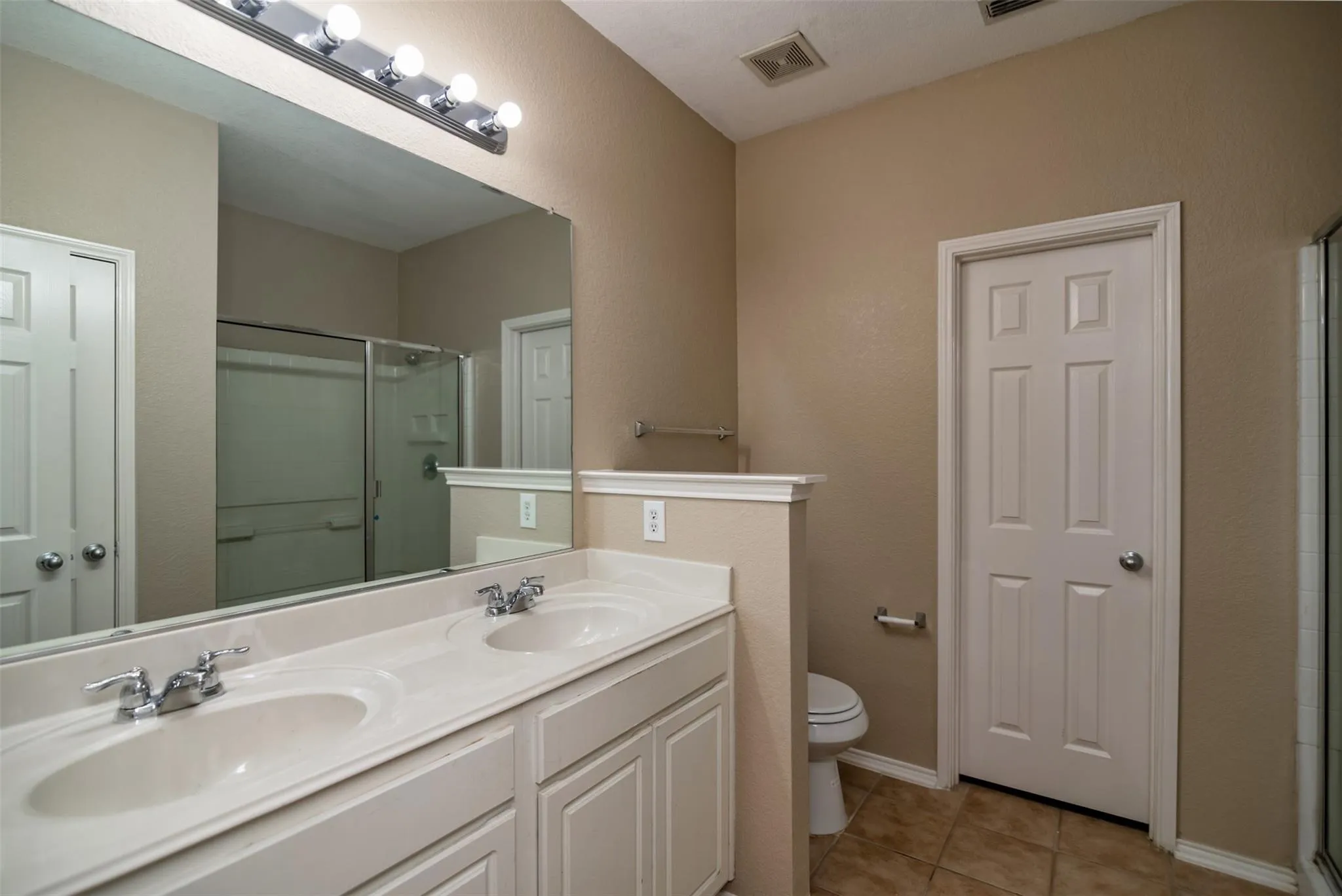 Single Family Residence For Rent in Tarrant County , 5140 Meandering Creek Court, Fort Worth, Texas 76179, 4 Bedroom, 3 Bathroom, 2 Garage spaces, 2,712 Sqft, built in 2006, mls#21366188, Real Estate Agent in Fort Worth, Homes For Rent in Tarrant county, Homes For Rent in Fort Worth, Realtor in Fort Worth Texas, Real Estate Brokerage Independent Realty Texas, Luminita Cordes Realtor