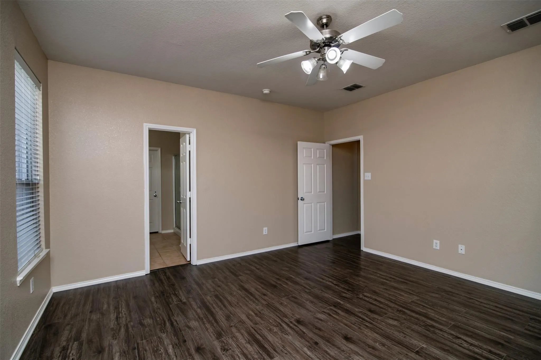 Single Family Residence For Rent in Tarrant County , 5140 Meandering Creek Court, Fort Worth, Texas 76179, 4 Bedroom, 3 Bathroom, 2 Garage spaces, 2,712 Sqft, built in 2006, mls#21366188, Real Estate Agent in Fort Worth, Homes For Rent in Tarrant county, Homes For Rent in Fort Worth, Realtor in Fort Worth Texas, Real Estate Brokerage Independent Realty Texas, Luminita Cordes Realtor