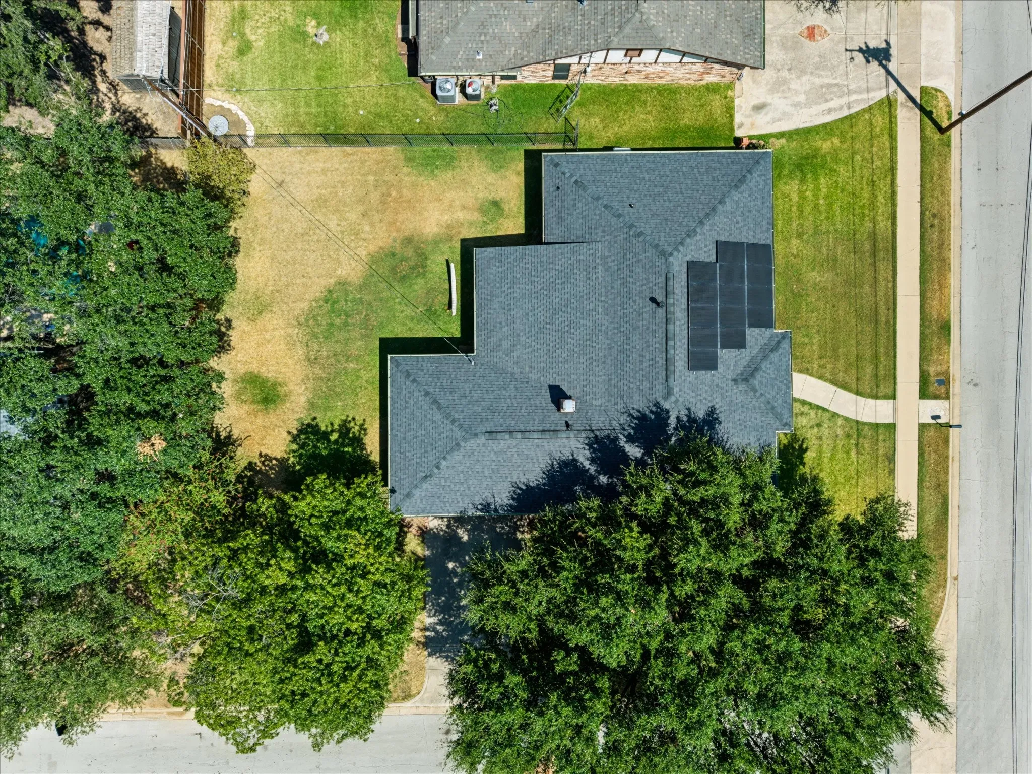 Single Family Residence For Sale in Tarrant County , 420 Cannon Drive, Hurst, Texas 76054, 3 Bedroom, 2 Bathroom, 2 Garage spaces, 1,717 Sqft, built in 1976, mls#21354289, Real Estate Agent in Hurst, Homes For Sale in Tarrant county, Homes For Sale in Hurst, Realtor in Hurst Texas, Real Estate Brokerage Independent Realty Texas, Luminita Cordes Realtor