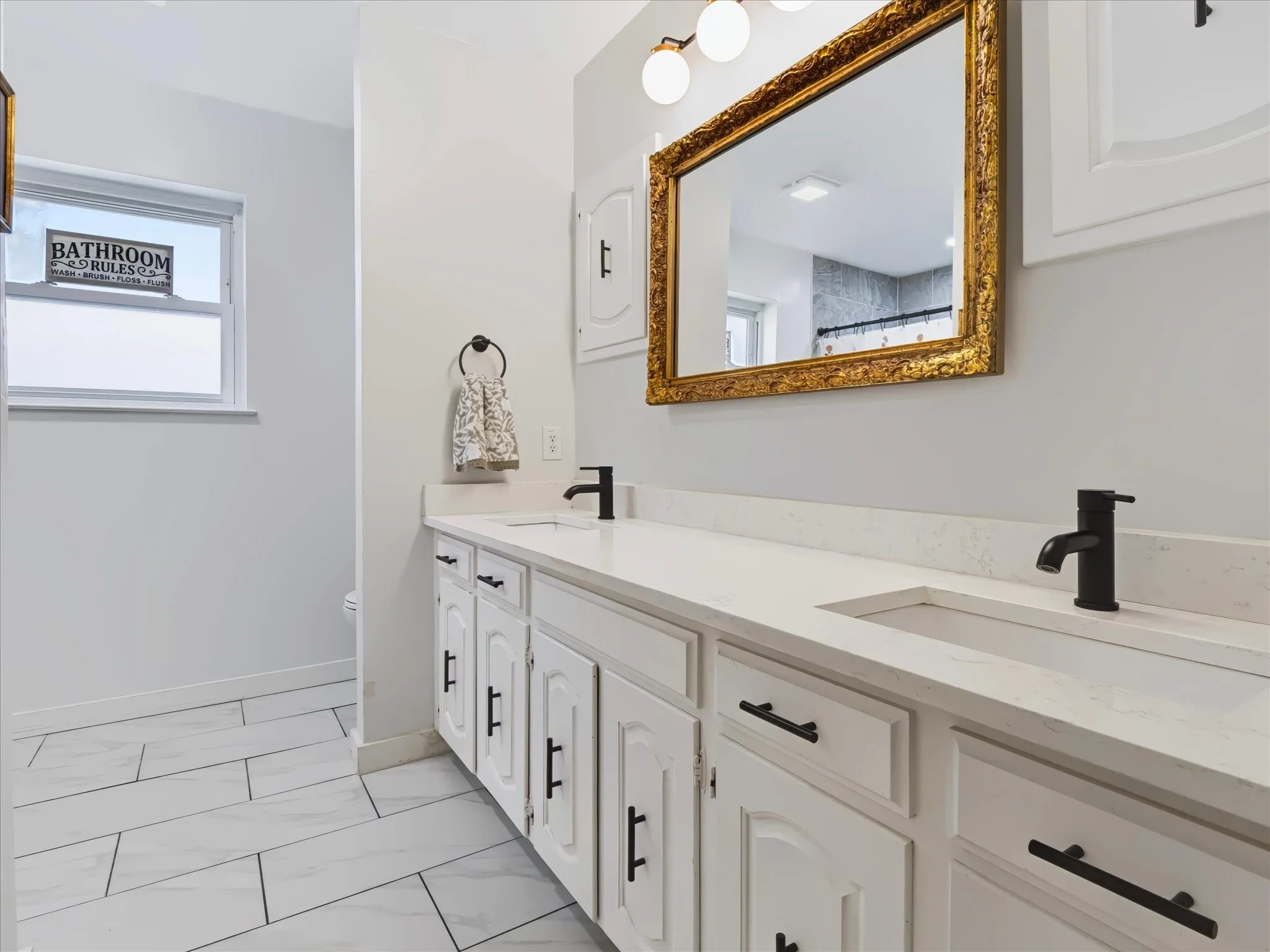 Single Family Residence For Sale in Tarrant County , 420 Cannon Drive, Hurst, Texas 76054, 3 Bedroom, 2 Bathroom, 2 Garage spaces, 1,717 Sqft, built in 1976, mls#21354289, Real Estate Agent in Hurst, Homes For Sale in Tarrant county, Homes For Sale in Hurst, Realtor in Hurst Texas, Real Estate Brokerage Independent Realty Texas, Luminita Cordes Realtor