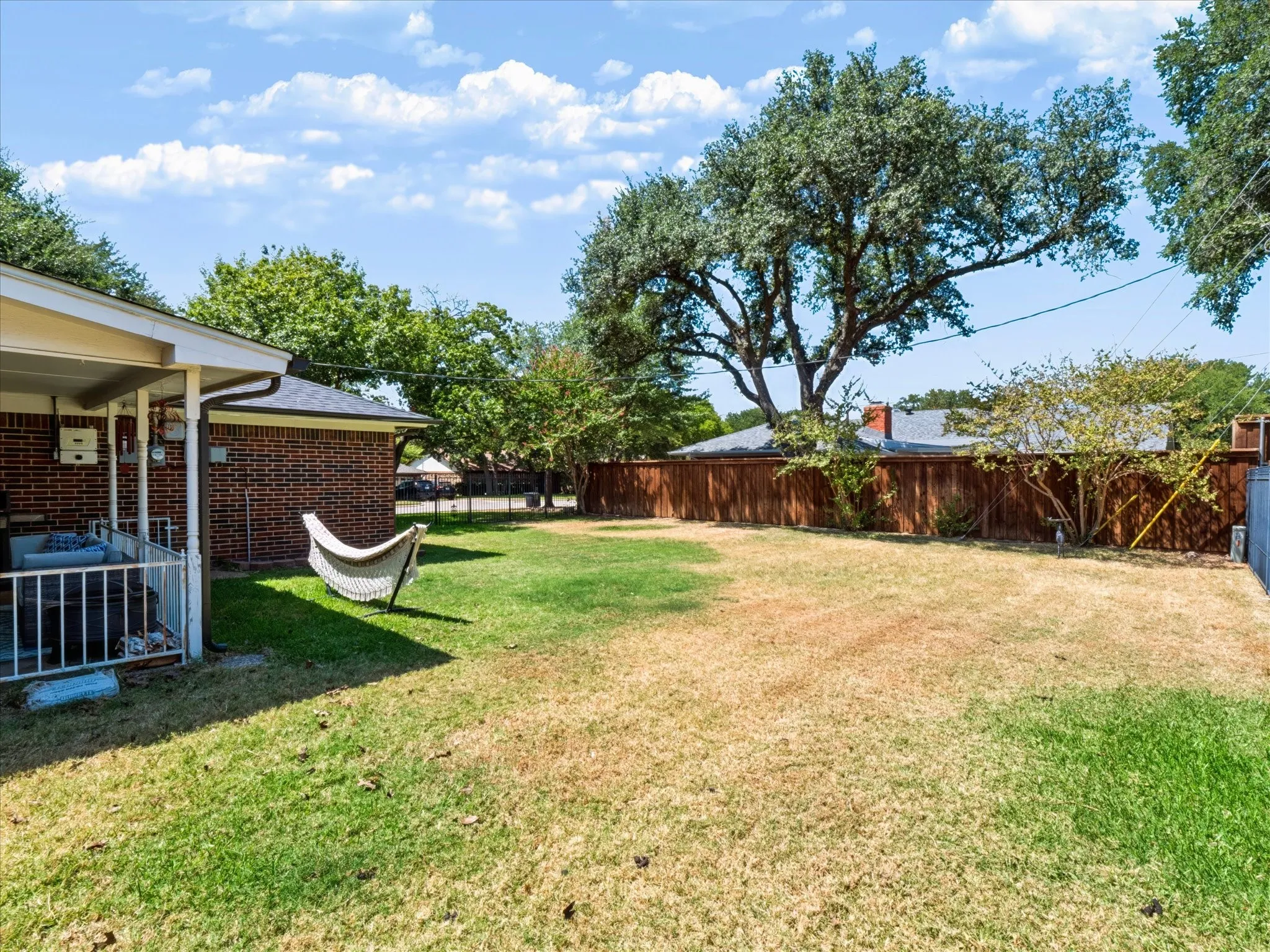 Single Family Residence For Sale in Tarrant County , 420 Cannon Drive, Hurst, Texas 76054, 3 Bedroom, 2 Bathroom, 2 Garage spaces, 1,717 Sqft, built in 1976, mls#21354289, Real Estate Agent in Hurst, Homes For Sale in Tarrant county, Homes For Sale in Hurst, Realtor in Hurst Texas, Real Estate Brokerage Independent Realty Texas, Luminita Cordes Realtor