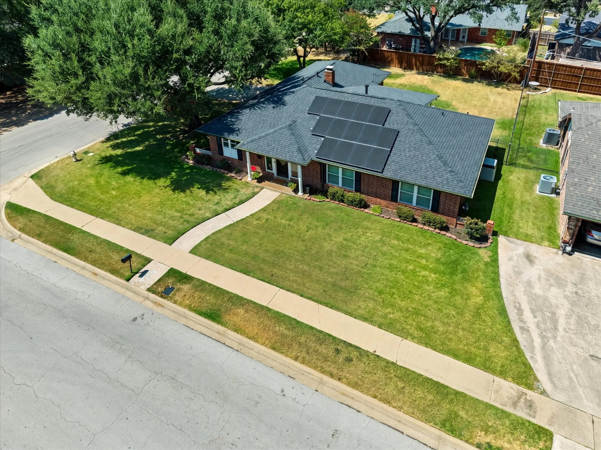 Single Family Residence For Sale in Tarrant County , 420 Cannon Drive, Hurst, Texas 76054, 3 Bedroom, 2 Bathroom, 2 Garage spaces, 1,717 Sqft, built in 1976, mls#21354289, Real Estate Agent in Hurst, Homes For Sale in Tarrant county, Homes For Sale in Hurst, Realtor in Hurst Texas, Real Estate Brokerage Independent Realty Texas, Luminita Cordes Realtor