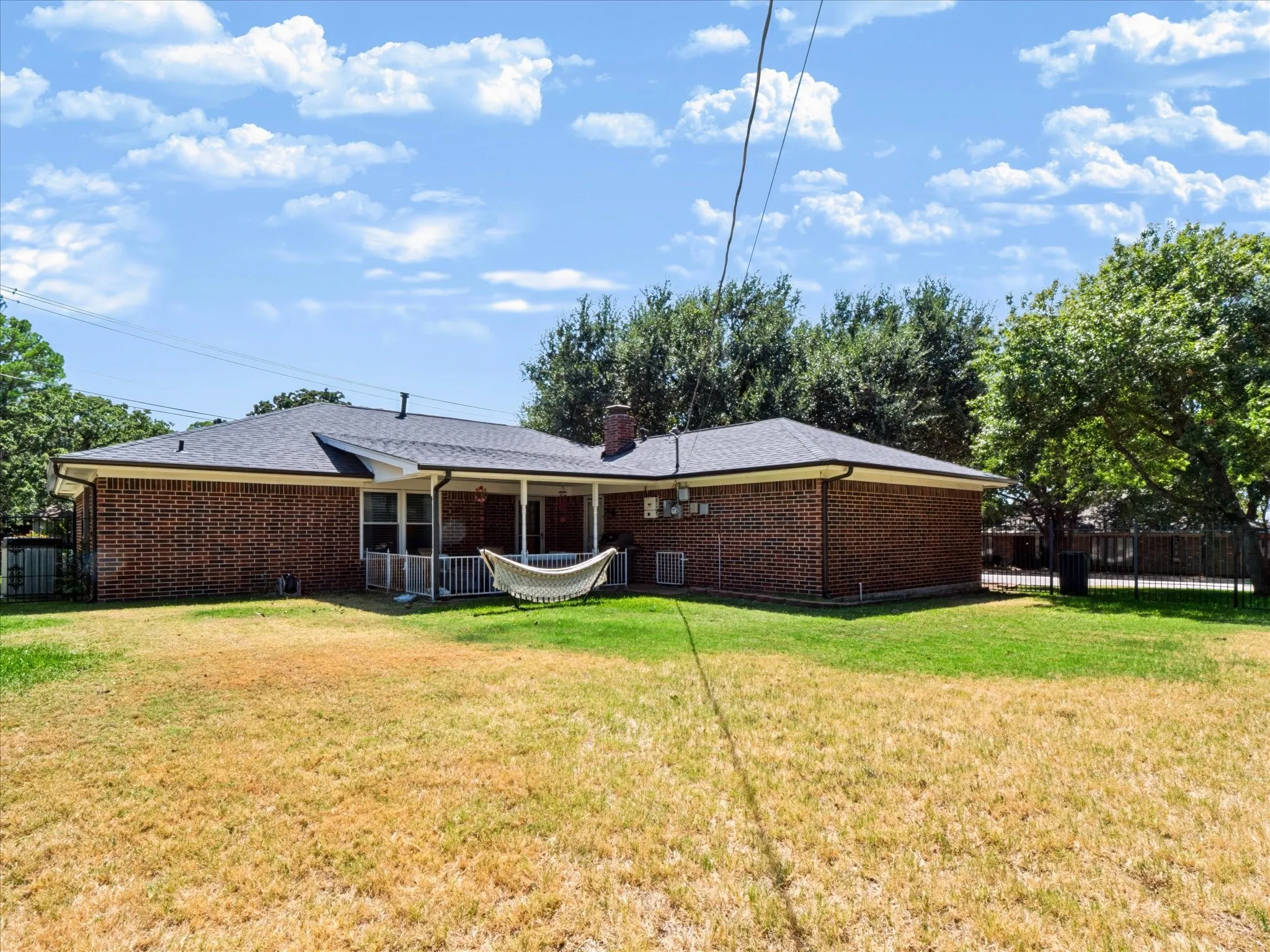 Single Family Residence For Sale in Tarrant County , 420 Cannon Drive, Hurst, Texas 76054, 3 Bedroom, 2 Bathroom, 2 Garage spaces, 1,717 Sqft, built in 1976, mls#21354289, Real Estate Agent in Hurst, Homes For Sale in Tarrant county, Homes For Sale in Hurst, Realtor in Hurst Texas, Real Estate Brokerage Independent Realty Texas, Luminita Cordes Realtor