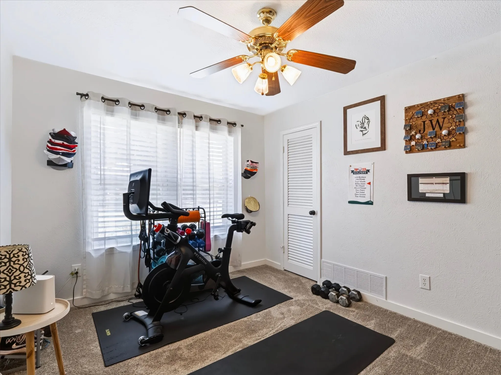 Single Family Residence For Sale in Tarrant County , 420 Cannon Drive, Hurst, Texas 76054, 3 Bedroom, 2 Bathroom, 2 Garage spaces, 1,717 Sqft, built in 1976, mls#21354289, Real Estate Agent in Hurst, Homes For Sale in Tarrant county, Homes For Sale in Hurst, Realtor in Hurst Texas, Real Estate Brokerage Independent Realty Texas, Luminita Cordes Realtor