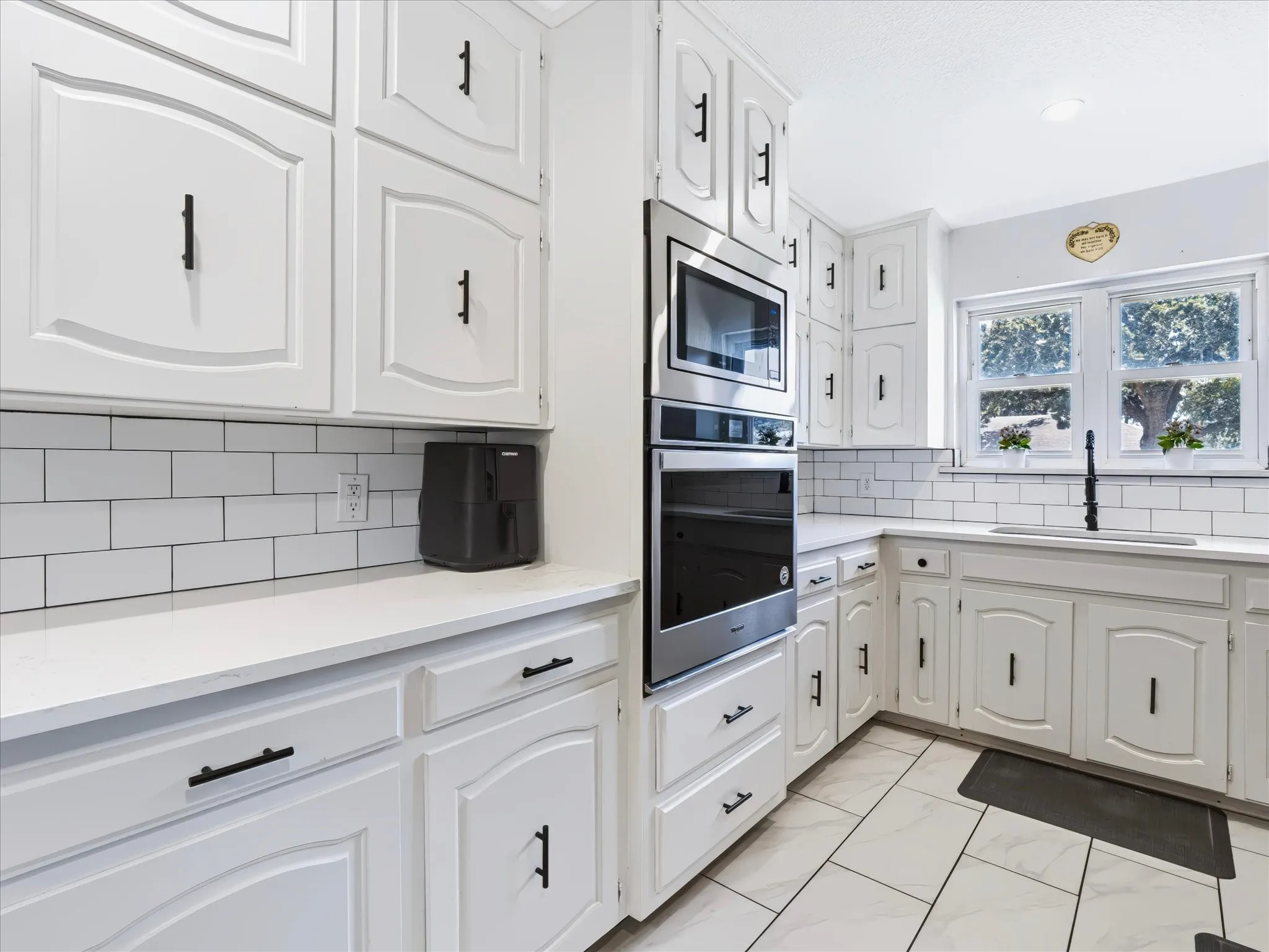 Single Family Residence For Sale in Tarrant County , 420 Cannon Drive, Hurst, Texas 76054, 3 Bedroom, 2 Bathroom, 2 Garage spaces, 1,717 Sqft, built in 1976, mls#21354289, Real Estate Agent in Hurst, Homes For Sale in Tarrant county, Homes For Sale in Hurst, Realtor in Hurst Texas, Real Estate Brokerage Independent Realty Texas, Luminita Cordes Realtor