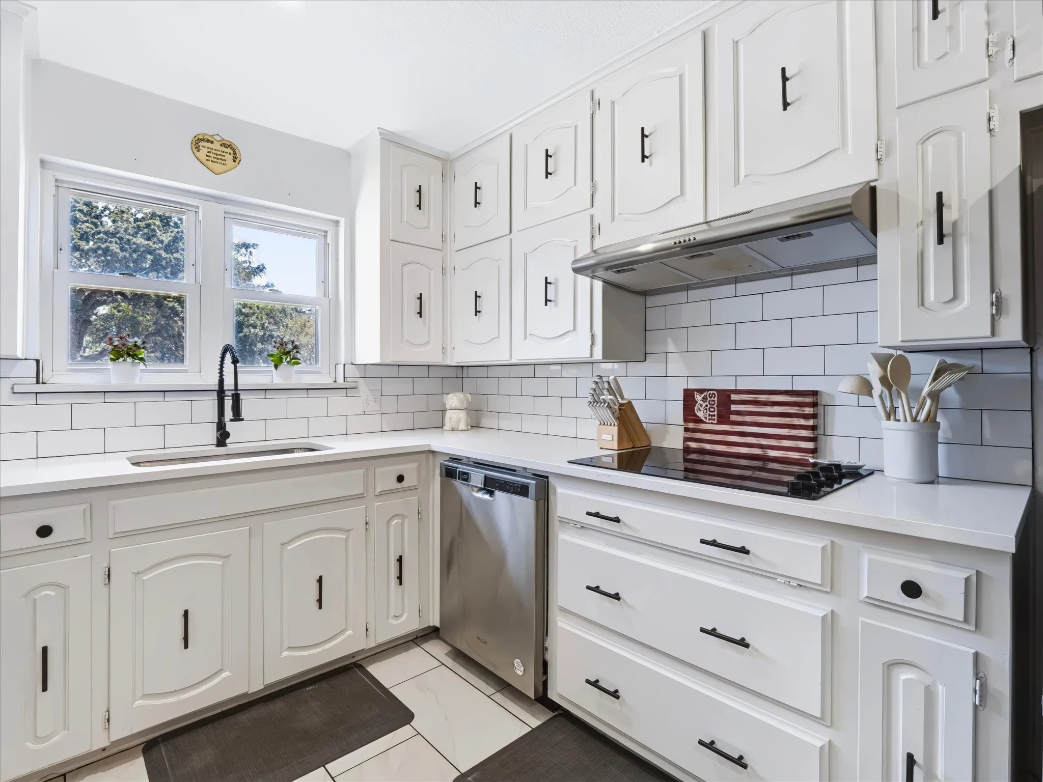 Single Family Residence For Sale in Tarrant County , 420 Cannon Drive, Hurst, Texas 76054, 3 Bedroom, 2 Bathroom, 2 Garage spaces, 1,717 Sqft, built in 1976, mls#21354289, Real Estate Agent in Hurst, Homes For Sale in Tarrant county, Homes For Sale in Hurst, Realtor in Hurst Texas, Real Estate Brokerage Independent Realty Texas, Luminita Cordes Realtor