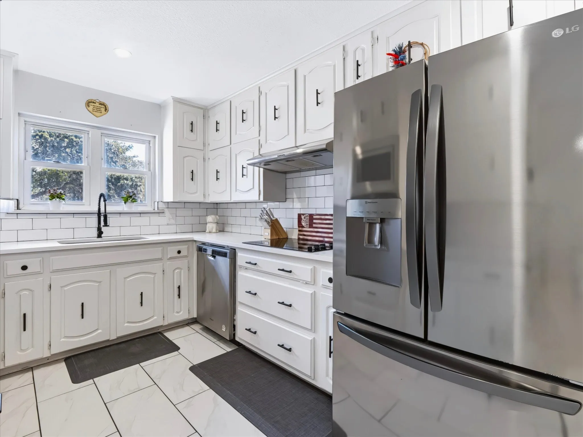 Single Family Residence For Sale in Tarrant County , 420 Cannon Drive, Hurst, Texas 76054, 3 Bedroom, 2 Bathroom, 2 Garage spaces, 1,717 Sqft, built in 1976, mls#21354289, Real Estate Agent in Hurst, Homes For Sale in Tarrant county, Homes For Sale in Hurst, Realtor in Hurst Texas, Real Estate Brokerage Independent Realty Texas, Luminita Cordes Realtor