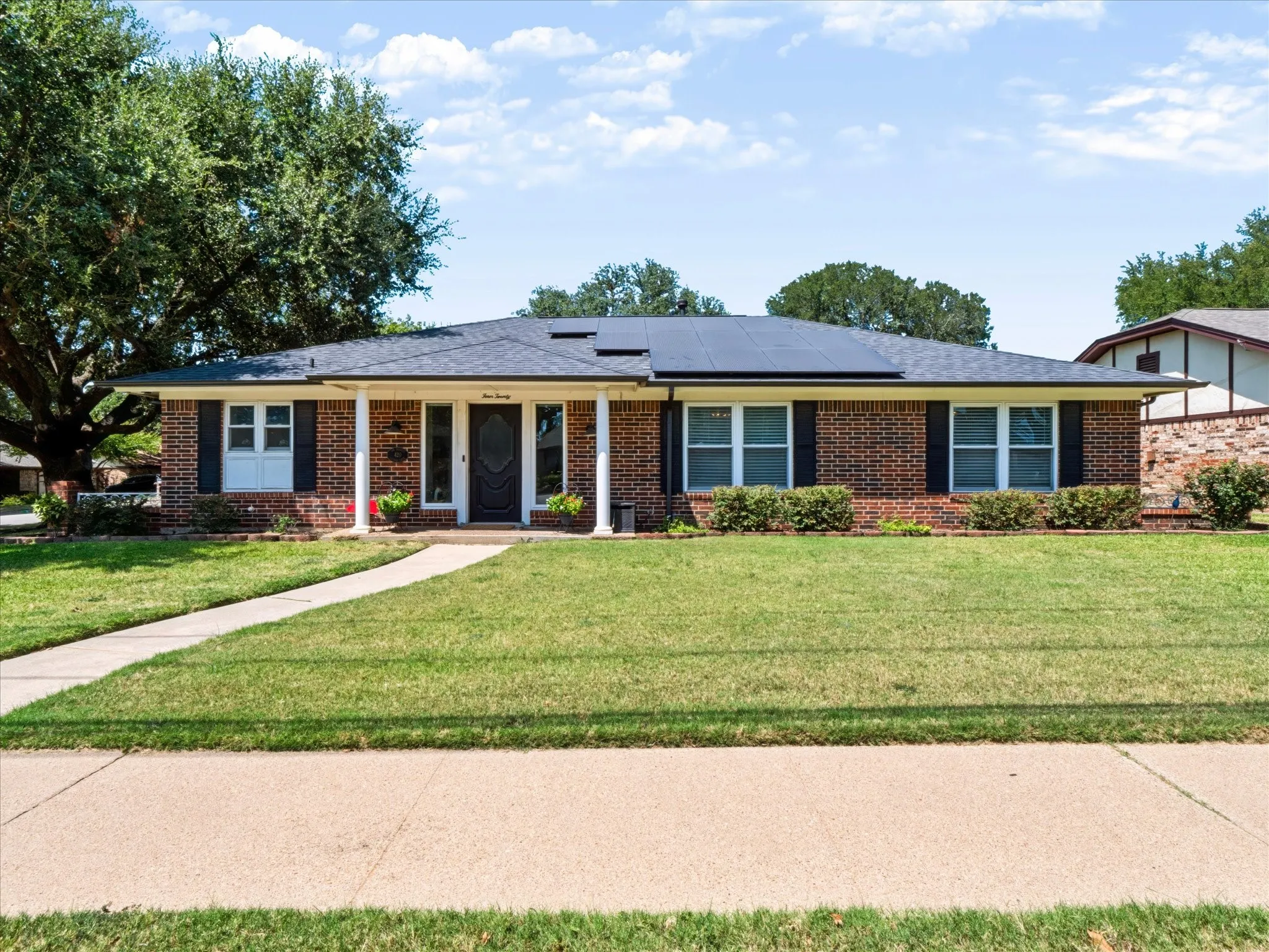 Single Family Residence For Sale in Tarrant County , 420 Cannon Drive, Hurst, Texas 76054, 3 Bedroom, 2 Bathroom, 2 Garage spaces, 1,717 Sqft, built in 1976, mls#21354289, Real Estate Agent in Hurst, Homes For Sale in Tarrant county, Homes For Sale in Hurst, Realtor in Hurst Texas, Real Estate Brokerage Independent Realty Texas, Luminita Cordes Realtor