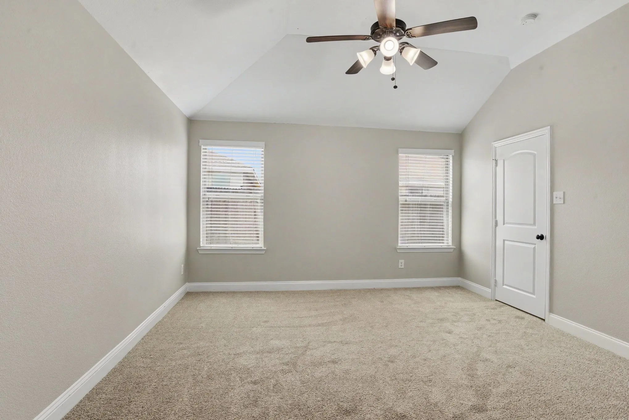 Single Family Residence For Sale in Hunt County , 1415 Reiger Drive, Greenville, Texas 75402, 3 Bedroom, 2 Bathroom, 2 Garage spaces, 1,506 Sqft, built in 2016, mls#21363663, Real Estate Agent in Greenville, Homes For Sale in Hunt county, Homes For Sale in Greenville, Realtor in Greenville Texas, Real Estate Brokerage Independent Realty Texas, Luminita Cordes Realtor