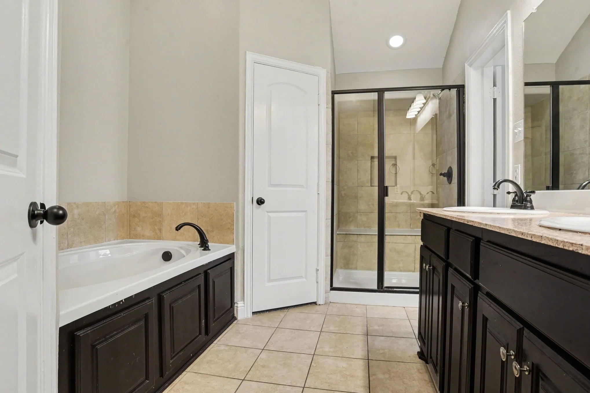Single Family Residence For Sale in Hunt County , 1415 Reiger Drive, Greenville, Texas 75402, 3 Bedroom, 2 Bathroom, 2 Garage spaces, 1,506 Sqft, built in 2016, mls#21363663, Real Estate Agent in Greenville, Homes For Sale in Hunt county, Homes For Sale in Greenville, Realtor in Greenville Texas, Real Estate Brokerage Independent Realty Texas, Luminita Cordes Realtor
