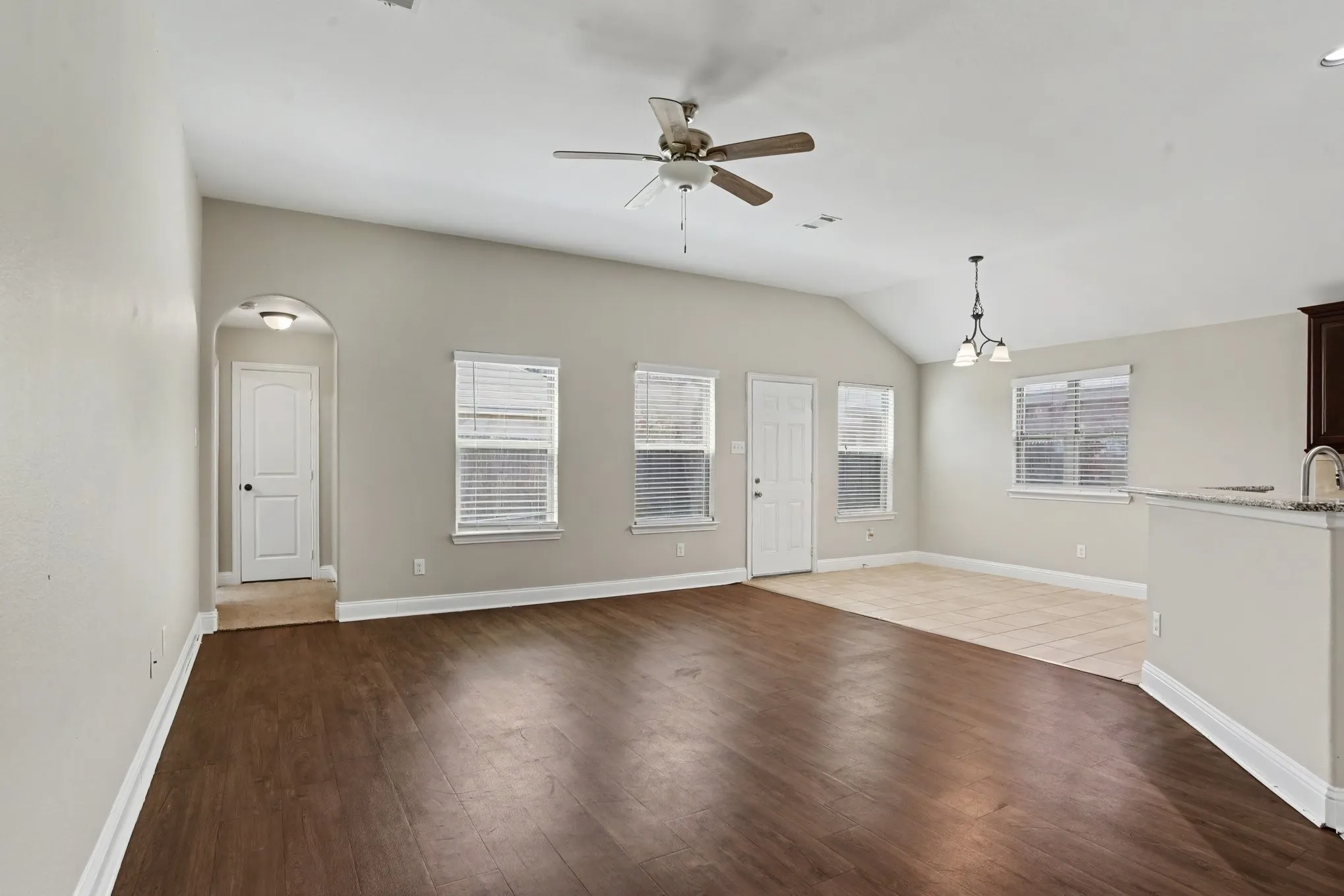 Single Family Residence For Sale in Hunt County , 1415 Reiger Drive, Greenville, Texas 75402, 3 Bedroom, 2 Bathroom, 2 Garage spaces, 1,506 Sqft, built in 2016, mls#21363663, Real Estate Agent in Greenville, Homes For Sale in Hunt county, Homes For Sale in Greenville, Realtor in Greenville Texas, Real Estate Brokerage Independent Realty Texas, Luminita Cordes Realtor