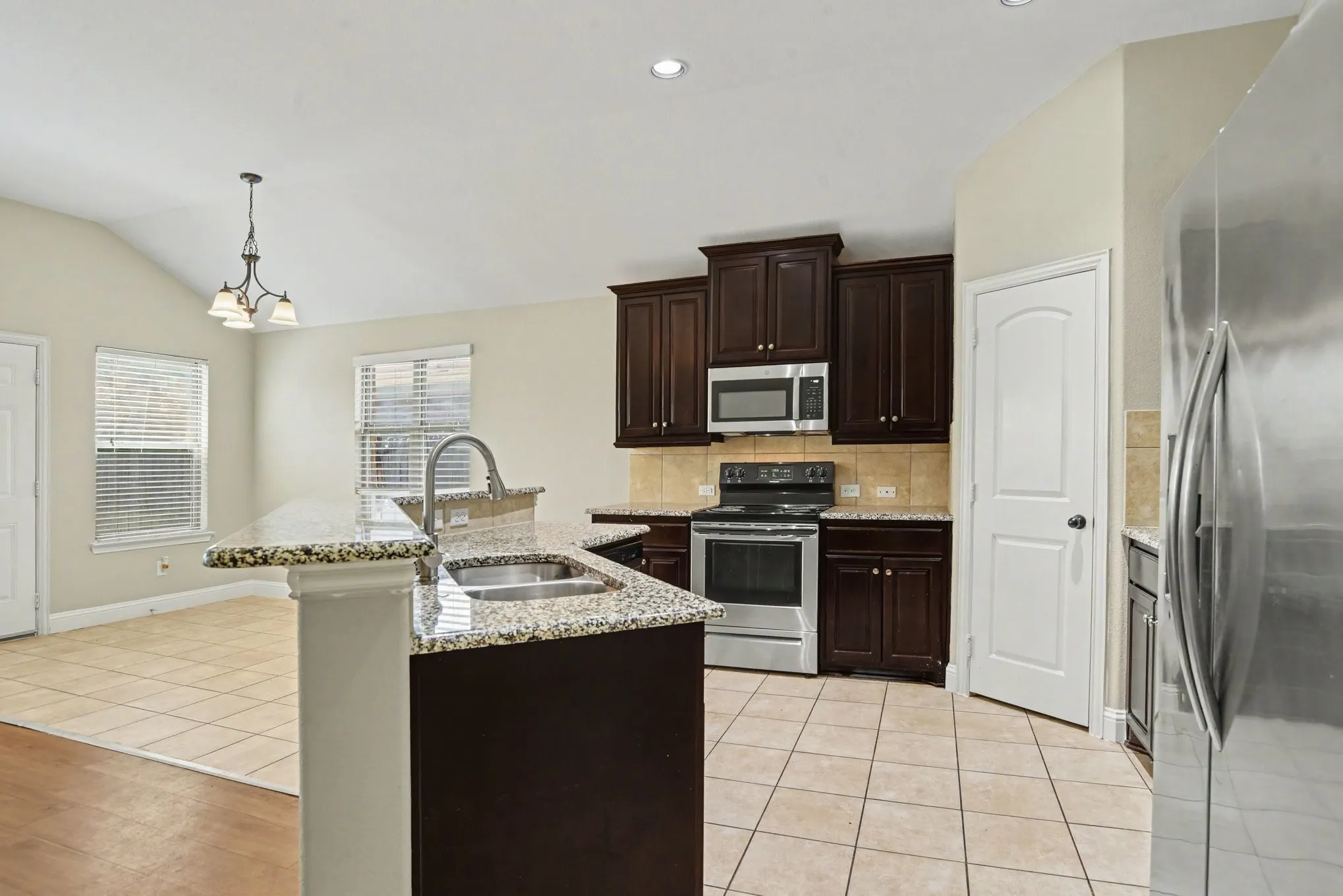 Single Family Residence For Sale in Hunt County , 1415 Reiger Drive, Greenville, Texas 75402, 3 Bedroom, 2 Bathroom, 2 Garage spaces, 1,506 Sqft, built in 2016, mls#21363663, Real Estate Agent in Greenville, Homes For Sale in Hunt county, Homes For Sale in Greenville, Realtor in Greenville Texas, Real Estate Brokerage Independent Realty Texas, Luminita Cordes Realtor