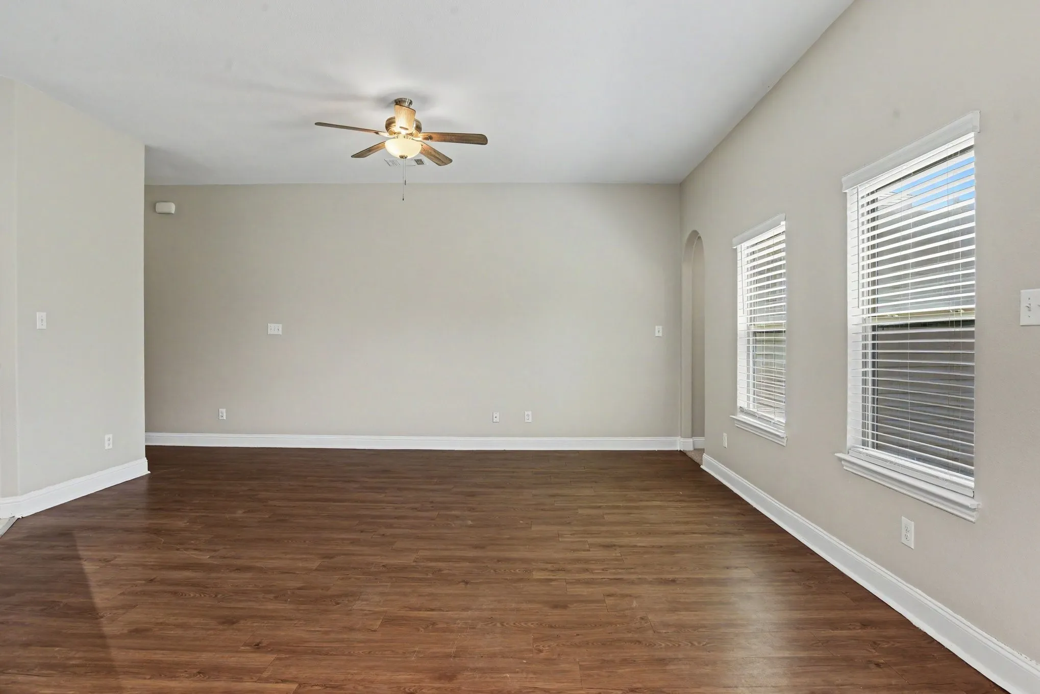 Single Family Residence For Sale in Hunt County , 1415 Reiger Drive, Greenville, Texas 75402, 3 Bedroom, 2 Bathroom, 2 Garage spaces, 1,506 Sqft, built in 2016, mls#21363663, Real Estate Agent in Greenville, Homes For Sale in Hunt county, Homes For Sale in Greenville, Realtor in Greenville Texas, Real Estate Brokerage Independent Realty Texas, Luminita Cordes Realtor