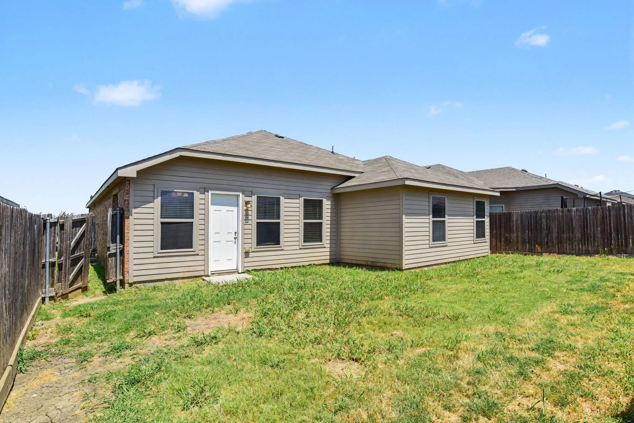 Single Family Residence For Sale in Hunt County , 1415 Reiger Drive, Greenville, Texas 75402, 3 Bedroom, 2 Bathroom, 2 Garage spaces, 1,506 Sqft, built in 2016, mls#21363663, Real Estate Agent in Greenville, Homes For Sale in Hunt county, Homes For Sale in Greenville, Realtor in Greenville Texas, Real Estate Brokerage Independent Realty Texas, Luminita Cordes Realtor