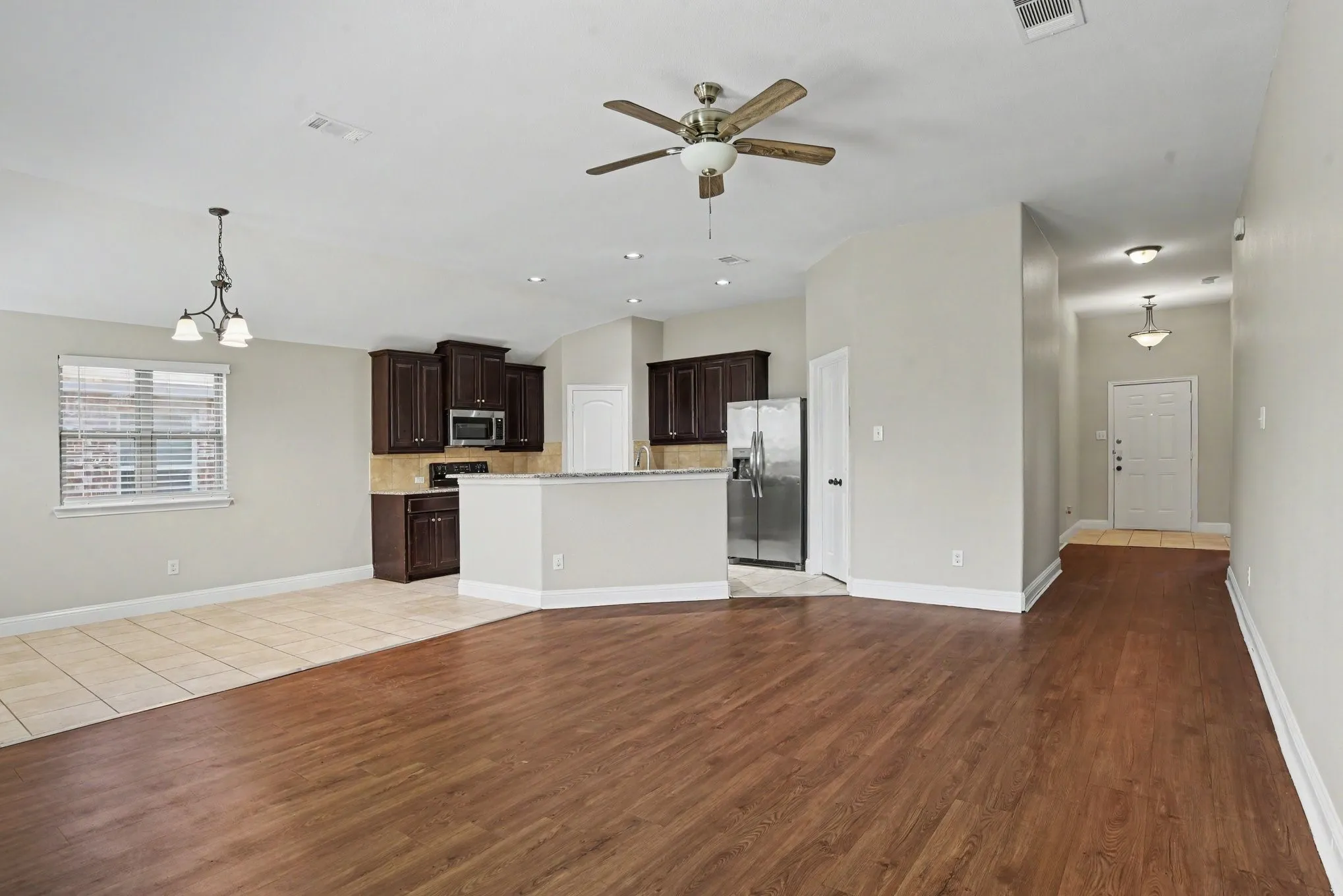 Single Family Residence For Sale in Hunt County , 1415 Reiger Drive, Greenville, Texas 75402, 3 Bedroom, 2 Bathroom, 2 Garage spaces, 1,506 Sqft, built in 2016, mls#21363663, Real Estate Agent in Greenville, Homes For Sale in Hunt county, Homes For Sale in Greenville, Realtor in Greenville Texas, Real Estate Brokerage Independent Realty Texas, Luminita Cordes Realtor