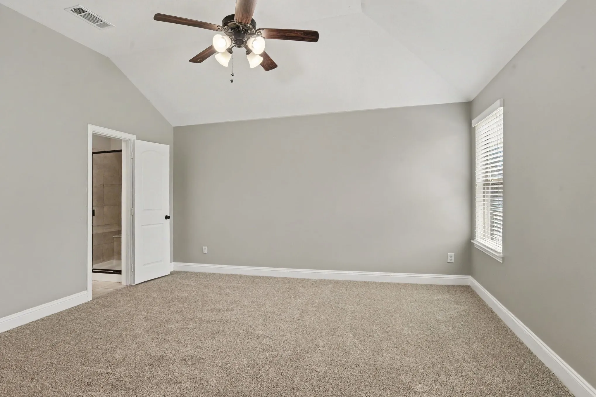 Single Family Residence For Sale in Hunt County , 1415 Reiger Drive, Greenville, Texas 75402, 3 Bedroom, 2 Bathroom, 2 Garage spaces, 1,506 Sqft, built in 2016, mls#21363663, Real Estate Agent in Greenville, Homes For Sale in Hunt county, Homes For Sale in Greenville, Realtor in Greenville Texas, Real Estate Brokerage Independent Realty Texas, Luminita Cordes Realtor