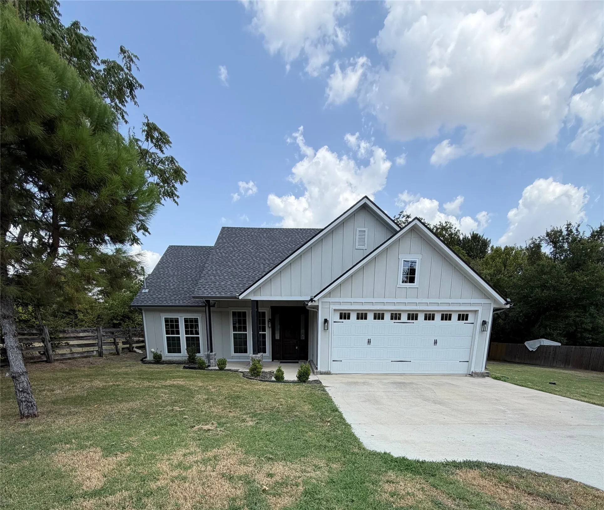 Single Family Residence For Rent in Parker County , 115 E 8th Street, Weatherford, Texas 76086, 3 Bedroom, 2 Bathroom, 2 Garage spaces, 1,492 Sqft, built in 2024, mls#21366177, Real Estate Agent in Weatherford, Homes For Rent in Parker county, Homes For Rent in Weatherford, Realtor in Weatherford Texas, Real Estate Brokerage Independent Realty Texas, Luminita Cordes Realtor
