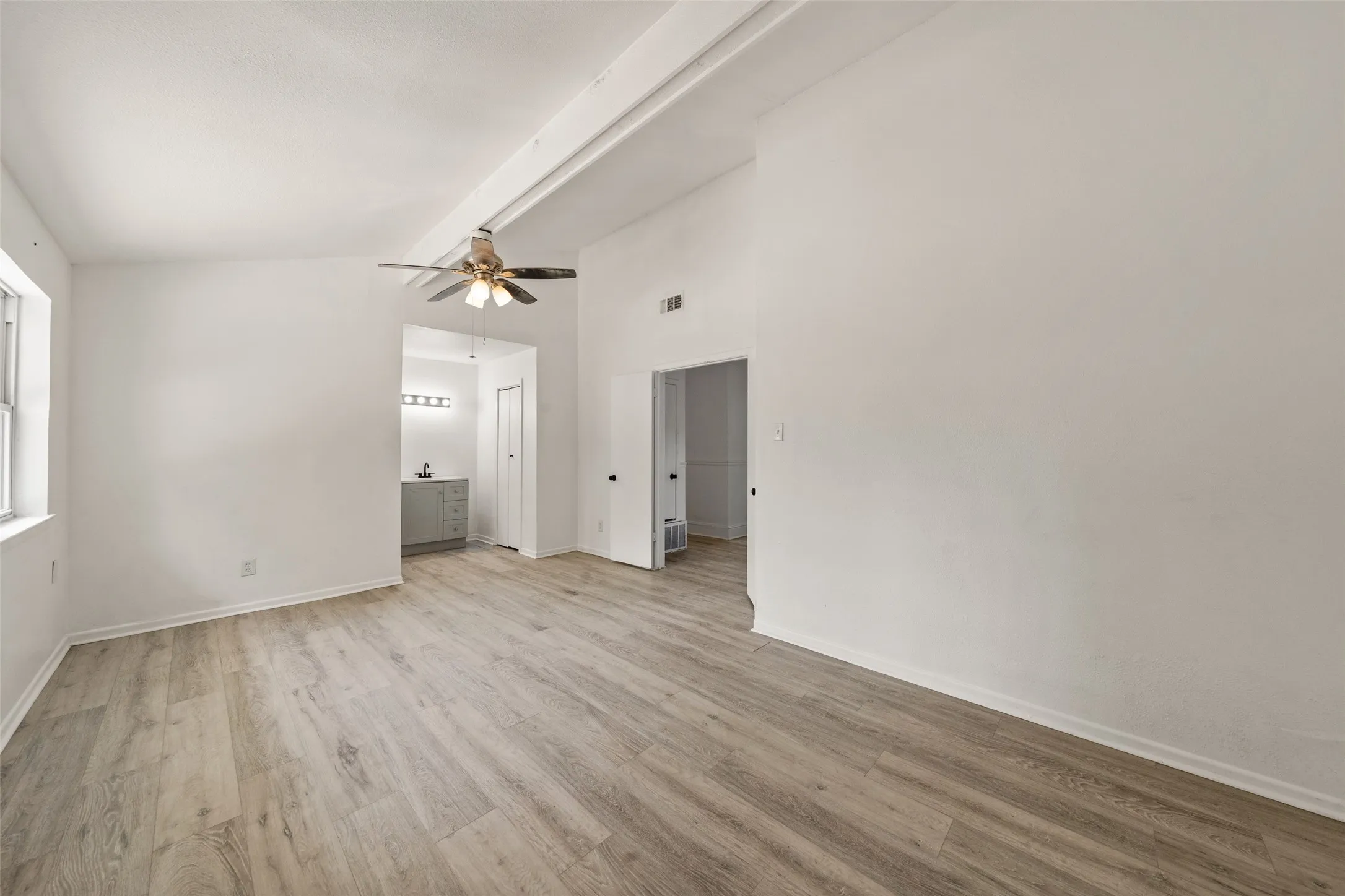 Single Family Residence For Sale in Mc Lennan County , 229 Crockett Lane, Hewitt, Texas 76643, 3 Bedroom, 2 Bathroom, 2 Garage spaces, 1,658 Sqft, built in 1978, mls#21366179, Real Estate Agent in Hewitt, Homes For Sale in Mc Lennan county, Homes For Sale in Hewitt, Realtor in Hewitt Texas, Real Estate Brokerage Independent Realty Texas, Luminita Cordes Realtor